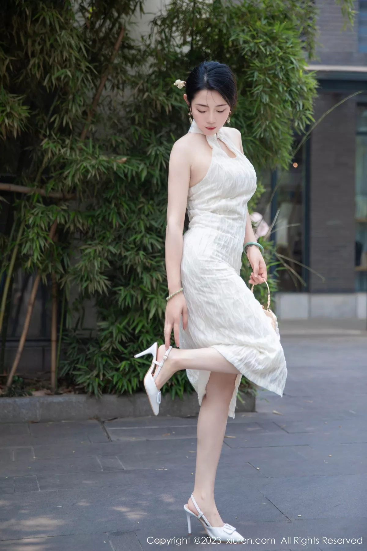 秀人集.com_[XiuRen秀人网]No.7435_模特严利娅Yuliya性感白色旗袍服饰秀婀娜身姿完美诱惑写真71P