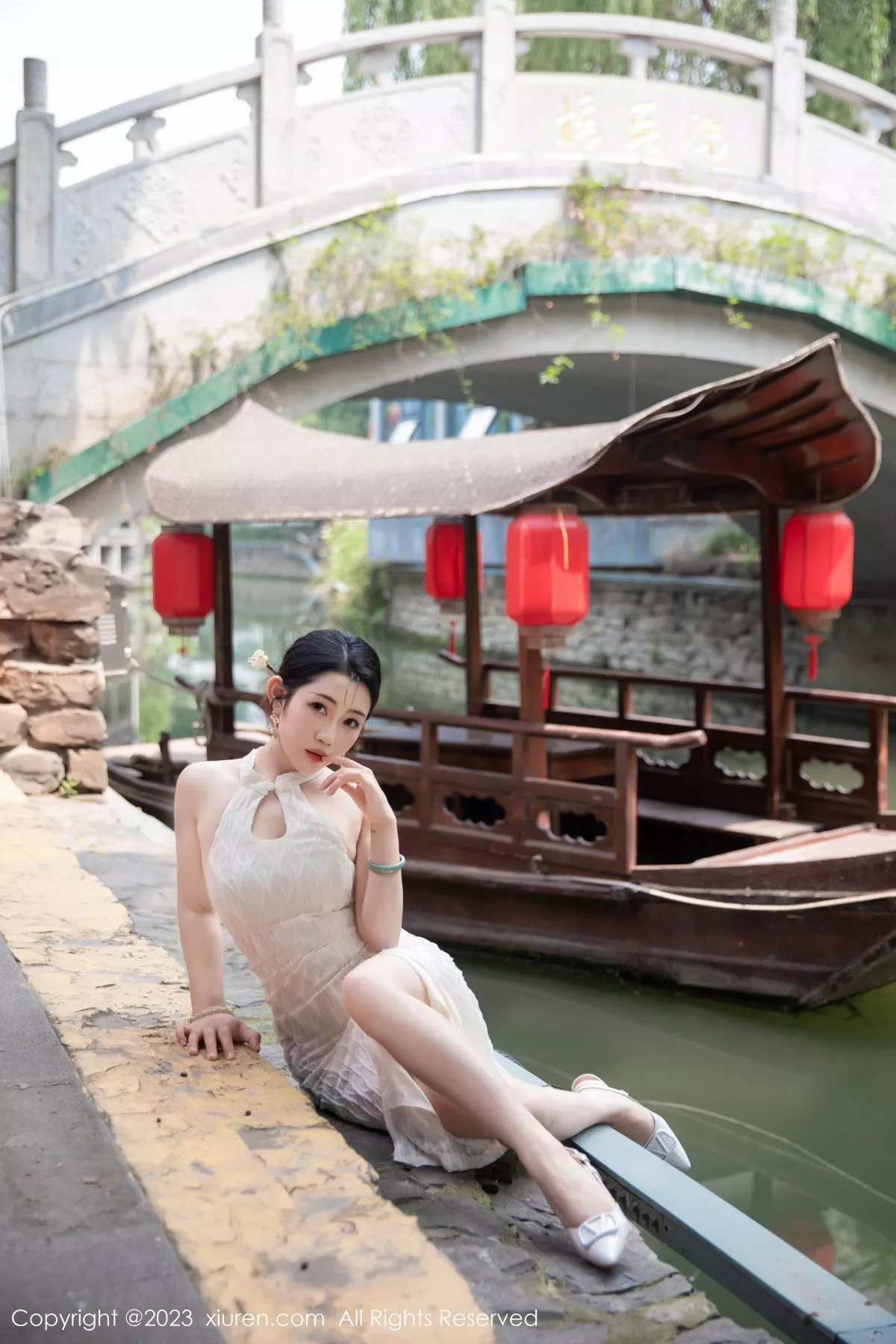 秀人集.com_[XiuRen秀人网]No.7435_模特严利娅Yuliya性感白色旗袍服饰秀婀娜身姿完美诱惑写真71P