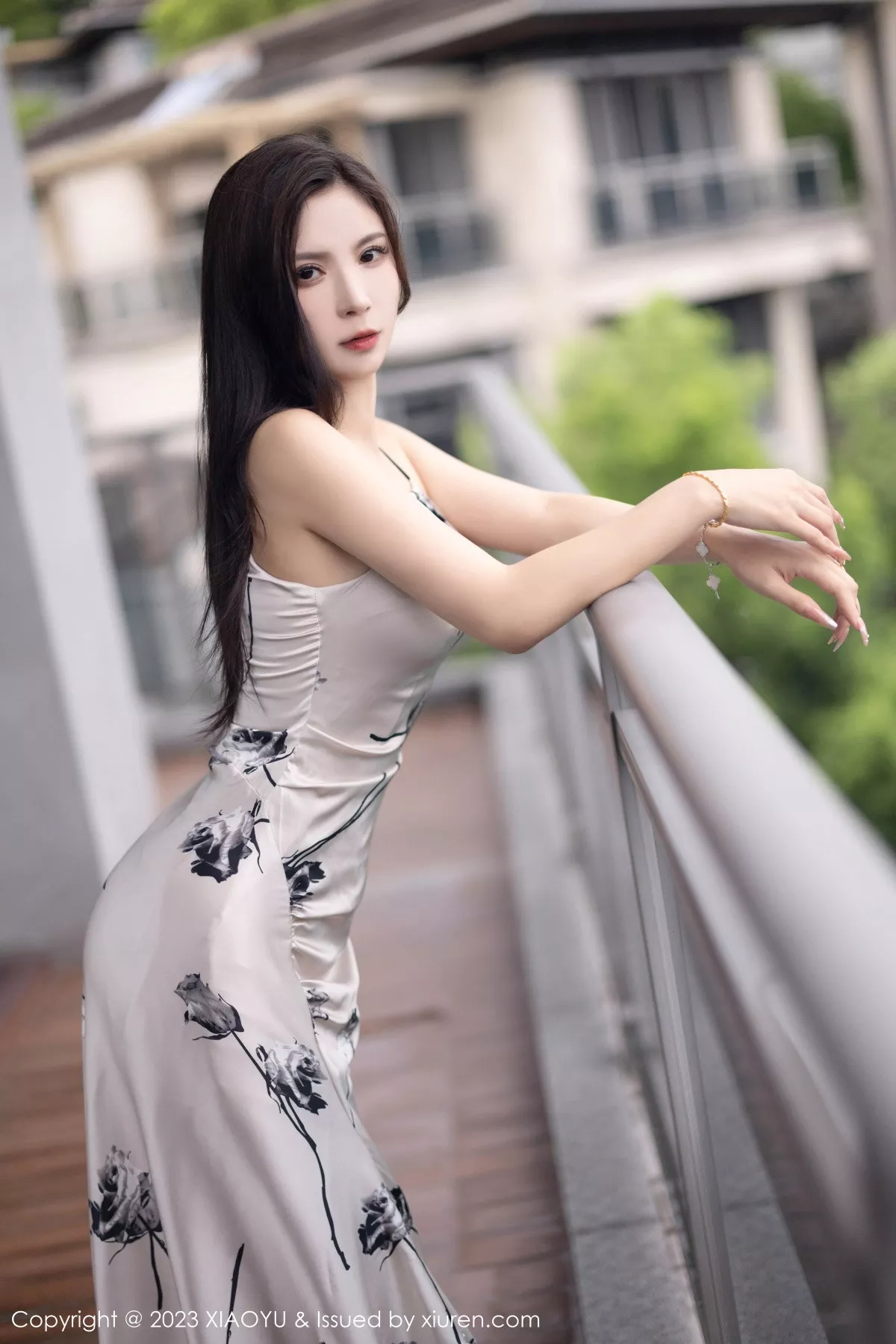 秀人集.com_[XiaoYu画语界]Vol.1119_模特小蛮妖Yummy浅色露肩连衣裙+性感粉色内衣完美诱惑写真82P