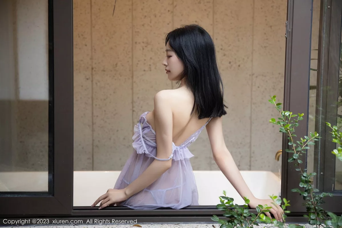 秀人集.com_[XiuRen秀人网]No.7451_模特糖豆sisi浴缸场景性感紫色薄纱睡裙湿身秀惹火身材诱惑写真56P