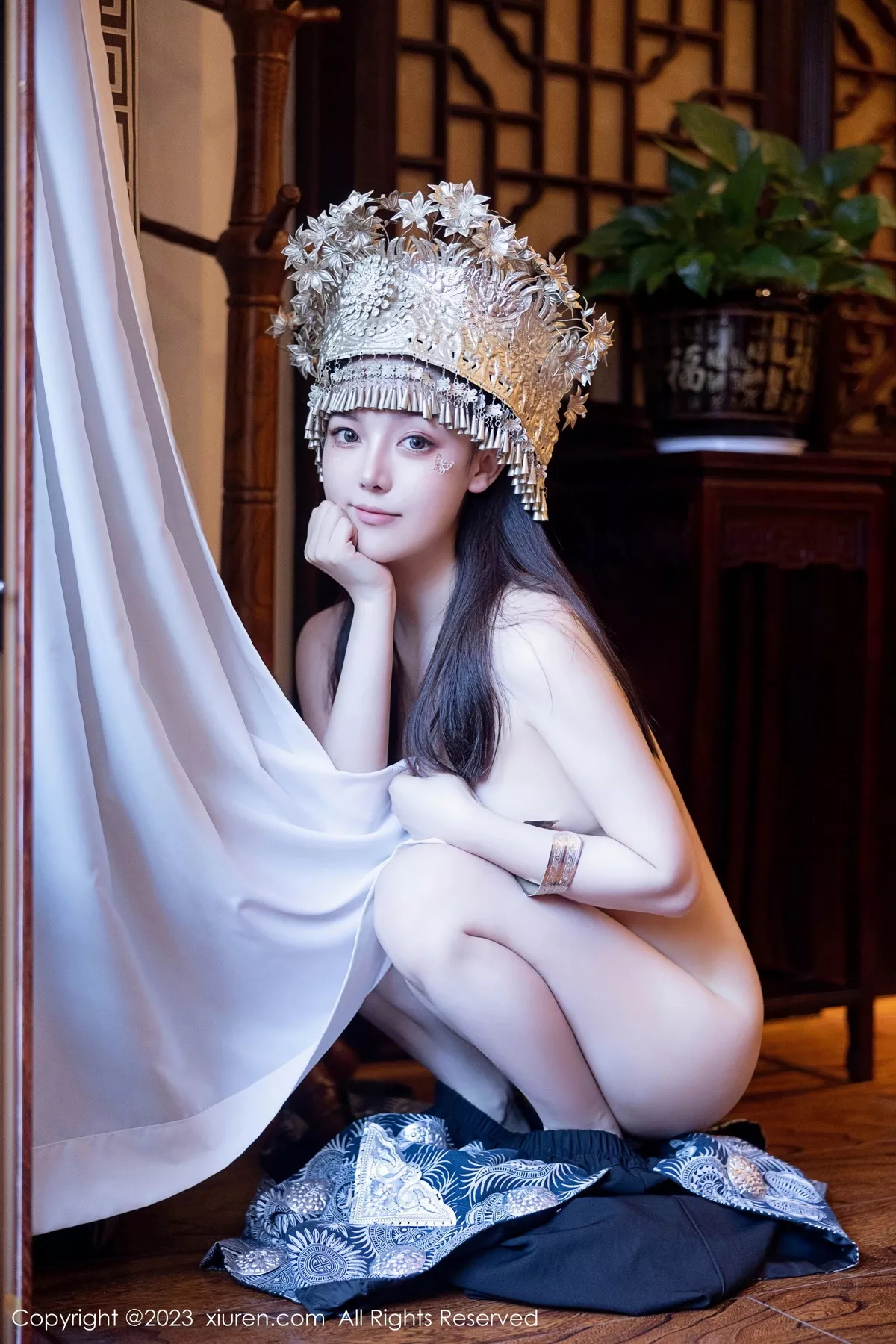 秀人集.com_[XiuRen秀人网]No.7448_模特豆瓣酱户外性感银饰苗族服饰半脱秀丰腴身材完美诱惑写真82P