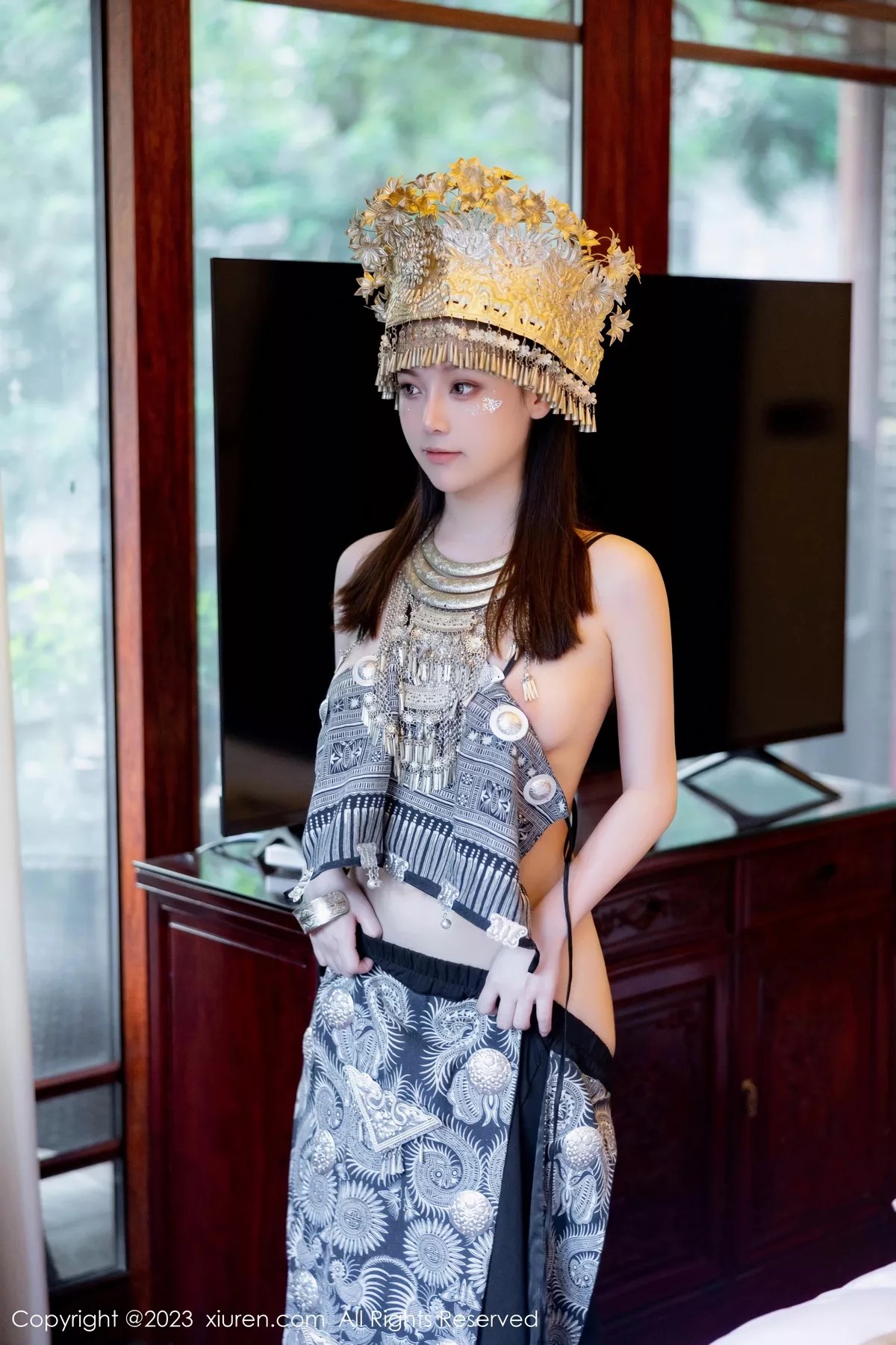 秀人集.com_[XiuRen秀人网]No.7448_模特豆瓣酱户外性感银饰苗族服饰半脱秀丰腴身材完美诱惑写真82P