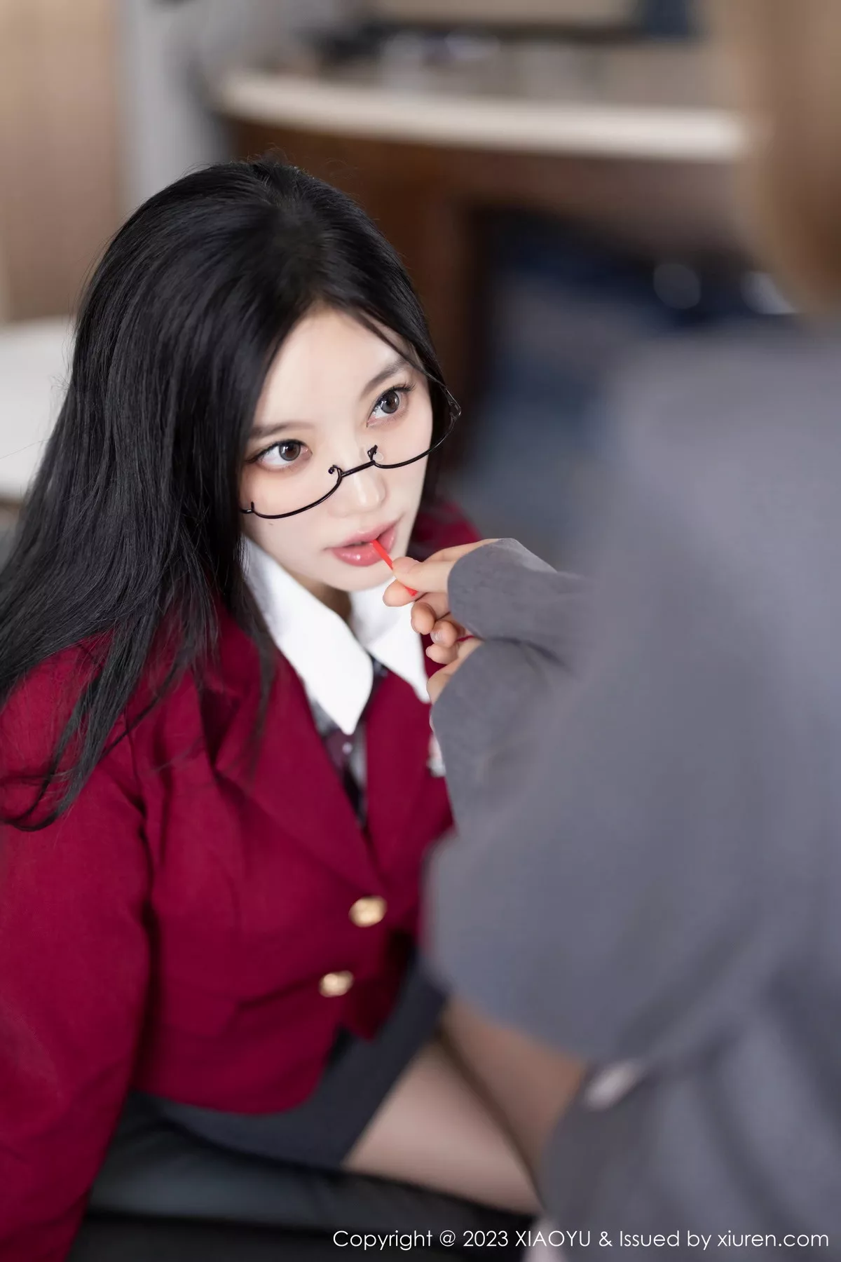 秀人集.com_[XiaoYu画语界]Vol.1121_女神杨晨晨Yome性感白T配灰色短裙露蕾丝内衣惹火诱惑写真90P