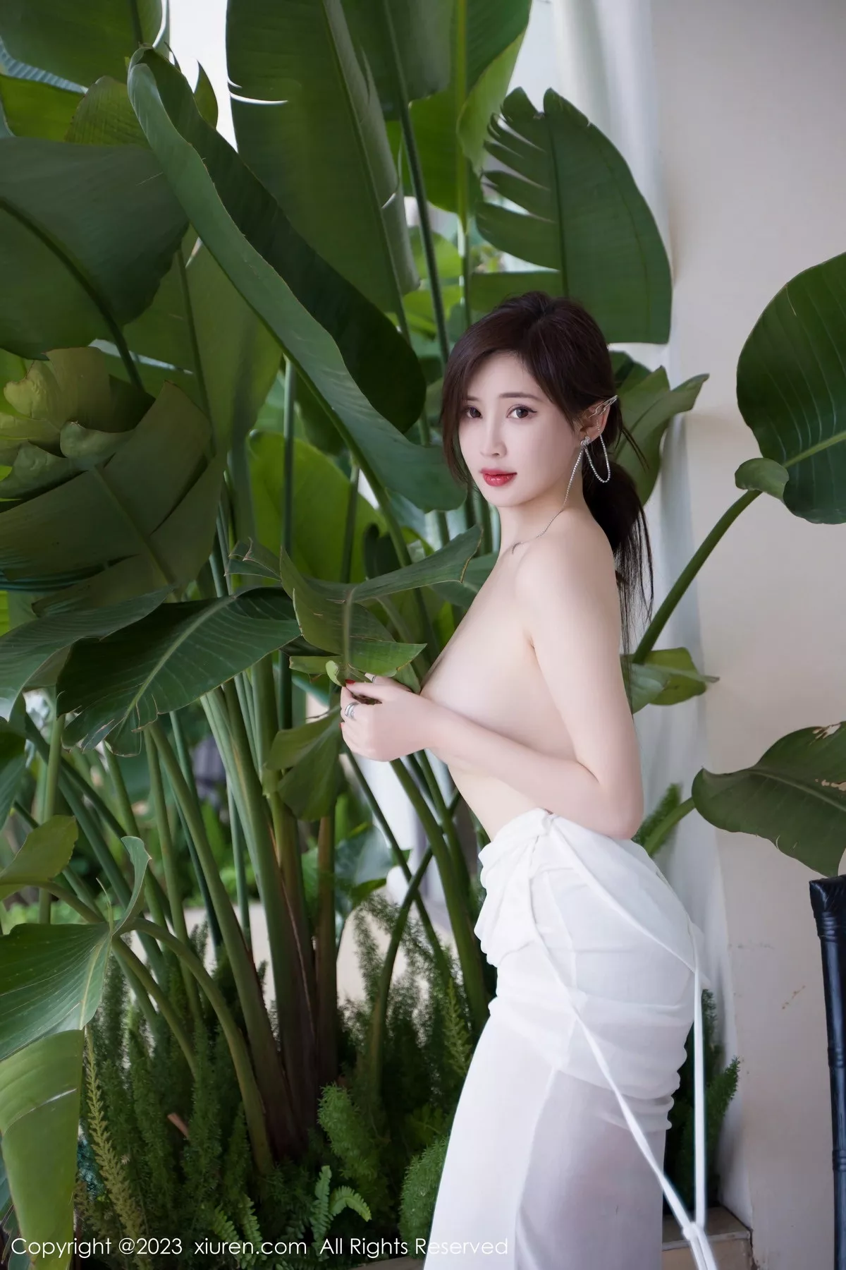 秀人集.com_[XiuRen秀人网]No.7461_女神Carol周妍希泳池性感白色连衣长裙湿身秀丰满身材诱惑写真69P