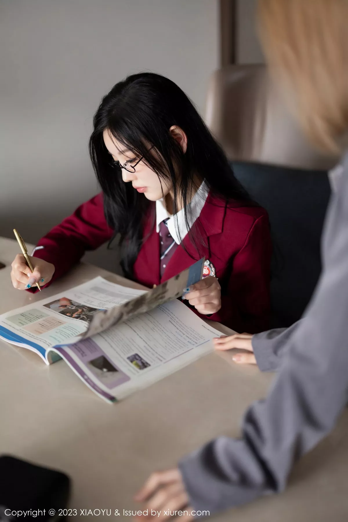 秀人集.com_[XiaoYu画语界]Vol.1121_女神杨晨晨Yome性感白T配灰色短裙露蕾丝内衣惹火诱惑写真90P