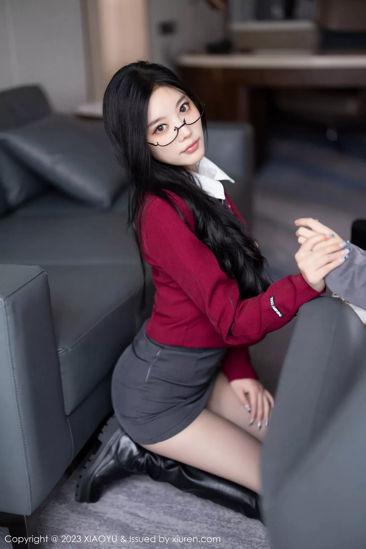 秀人集.com_[XiaoYu画语界]Vol.1121_女神杨晨晨Yome性感白T配灰色短裙露蕾丝内衣惹火诱惑写真90P