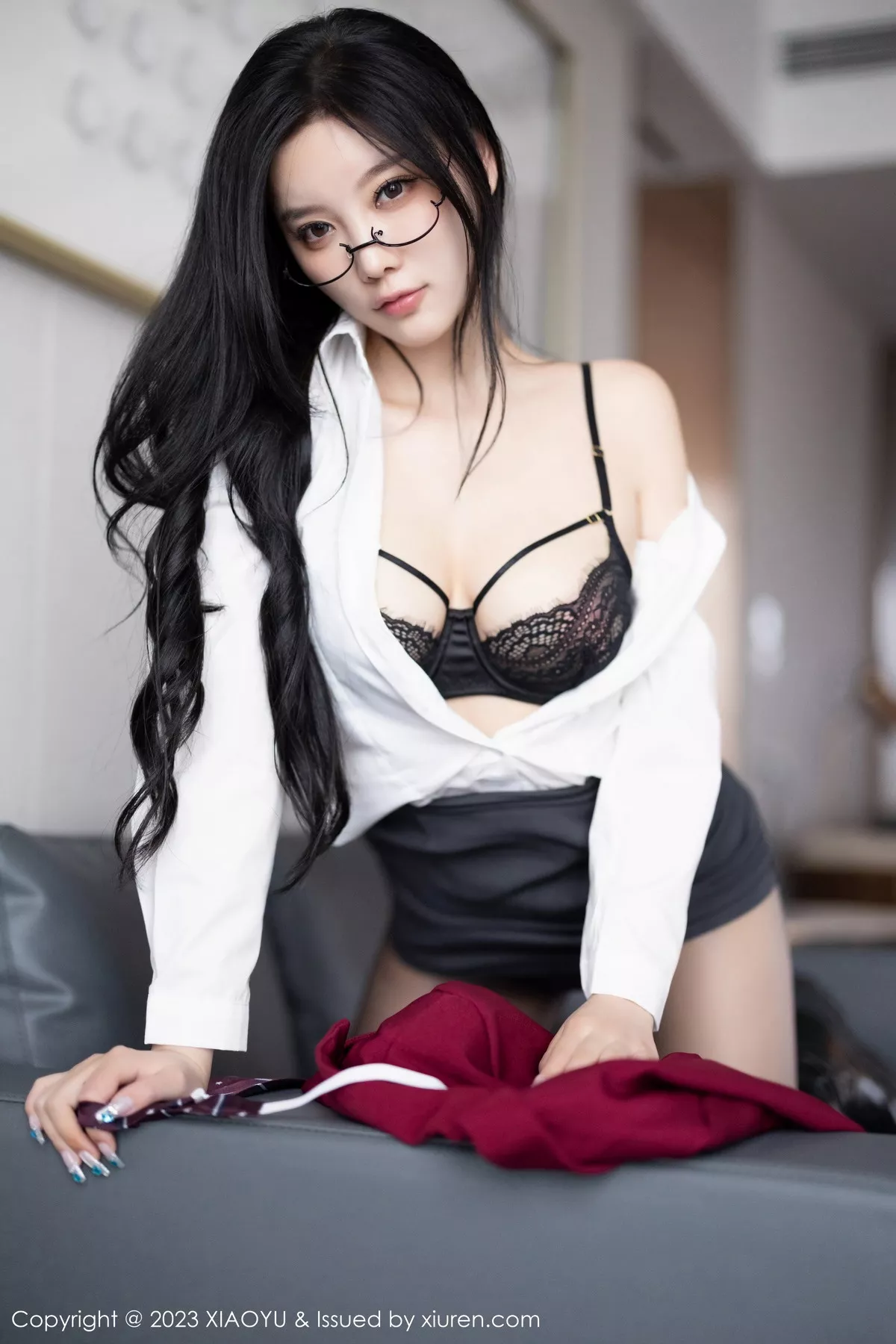 秀人集.com_[XiaoYu画语界]Vol.1121_女神杨晨晨Yome性感白T配灰色短裙露蕾丝内衣惹火诱惑写真90P