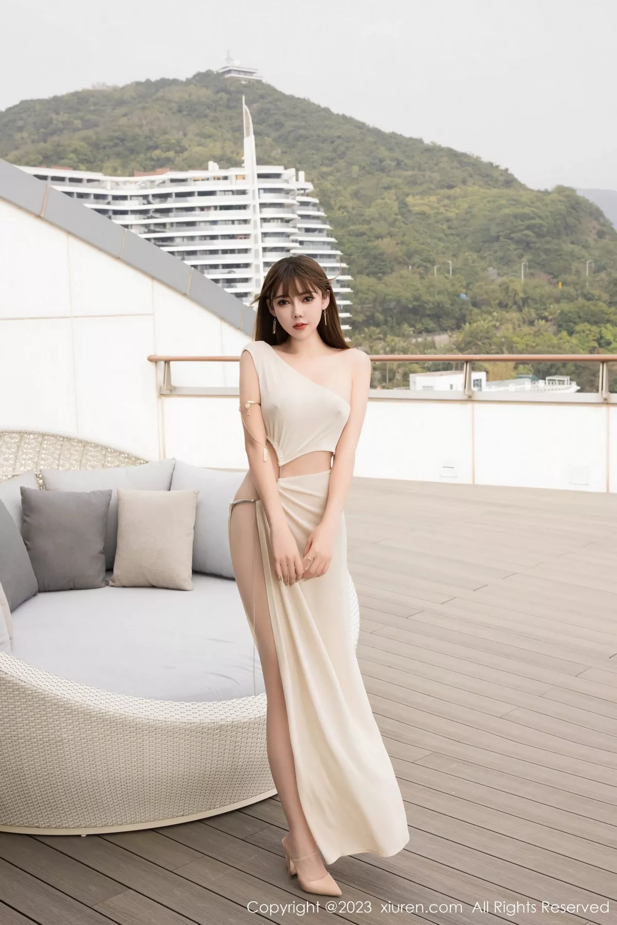 秀人集.com_[XiuRen秀人网]No.7472_模特萌汉药baby性感白色薄透连衣长裙半撩秀惹火身材诱惑写真72P