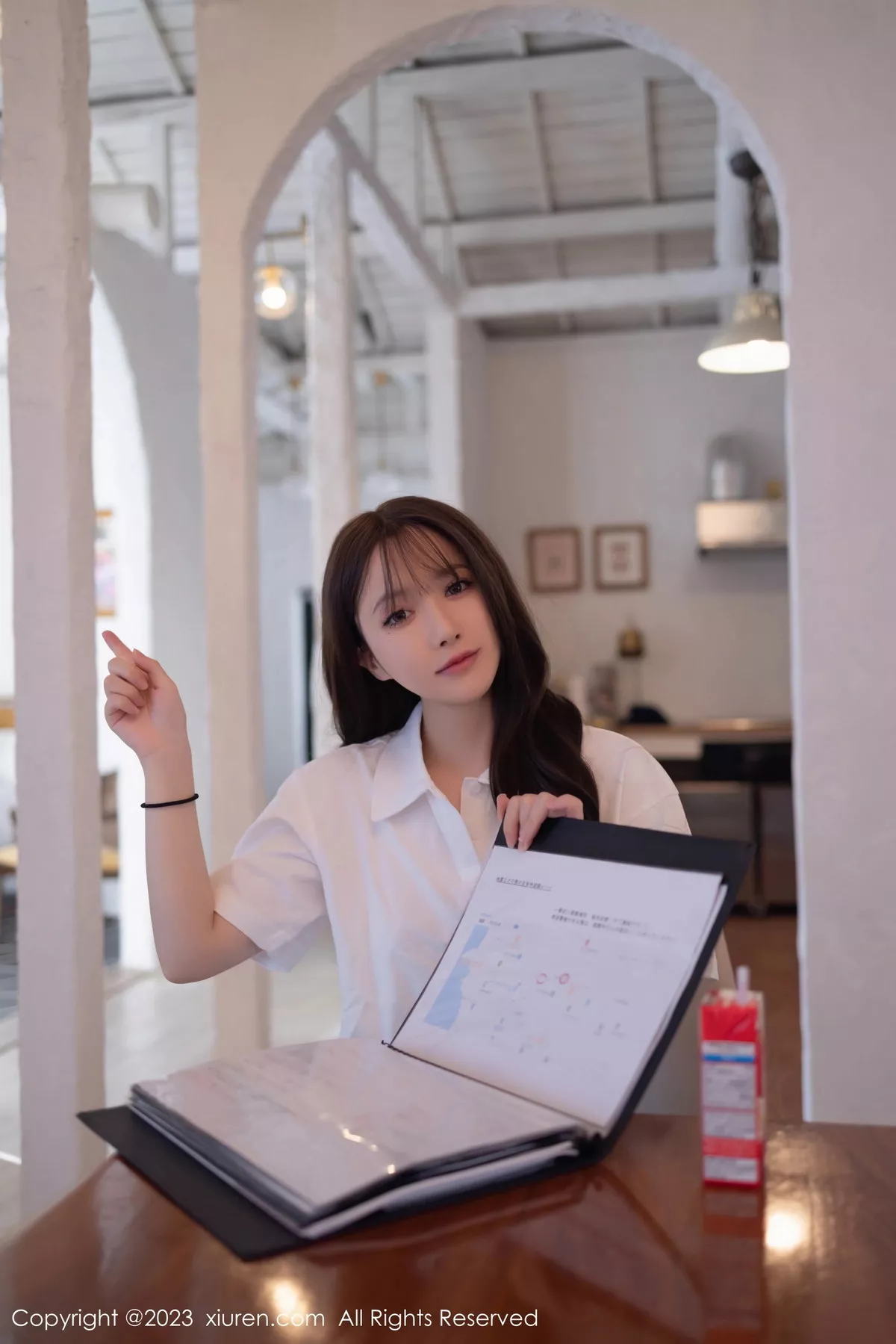 秀人集.com_[XiuRen秀人网]No.7475_模特鱼子酱Fish性感白T配灰短裙露黑丝吊袜秀曼妙身姿诱惑写真85P