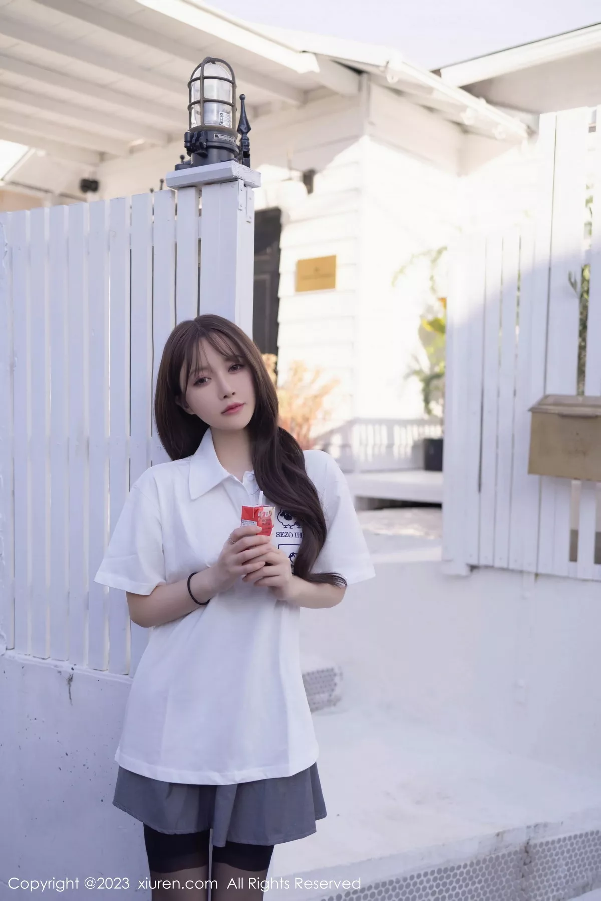 秀人集.com_[XiuRen秀人网]No.7475_模特鱼子酱Fish性感白T配灰短裙露黑丝吊袜秀曼妙身姿诱惑写真85P