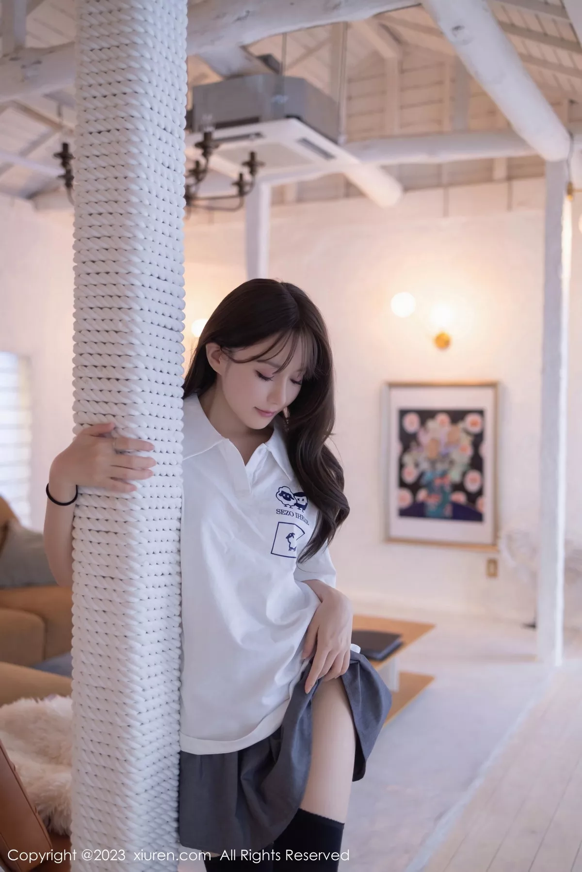 秀人集.com_[XiuRen秀人网]No.7475_模特鱼子酱Fish性感白T配灰短裙露黑丝吊袜秀曼妙身姿诱惑写真85P