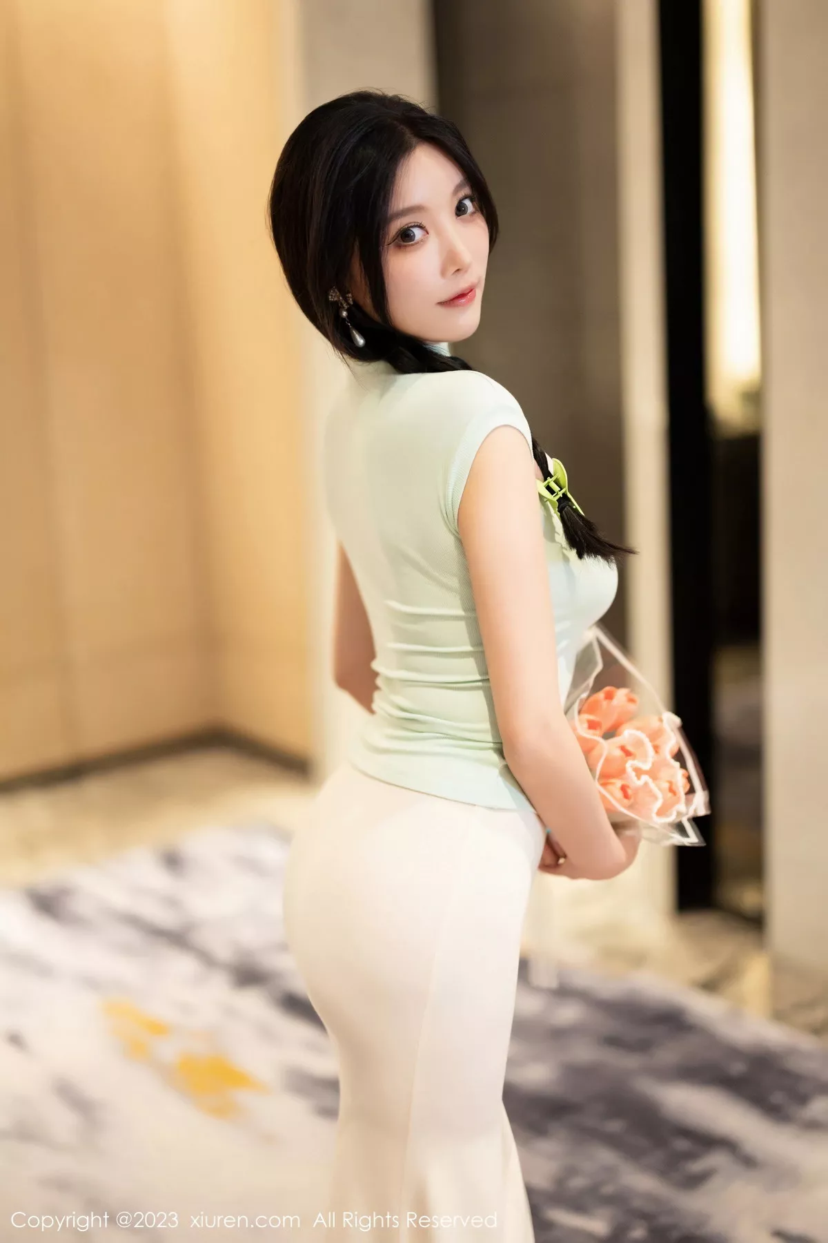 秀人集.com_[XiuRen秀人网]No.7481_女神杨晨晨Yome淡绿色上衣露白色蕾丝内衣秀丰腴身材诱惑写真84P