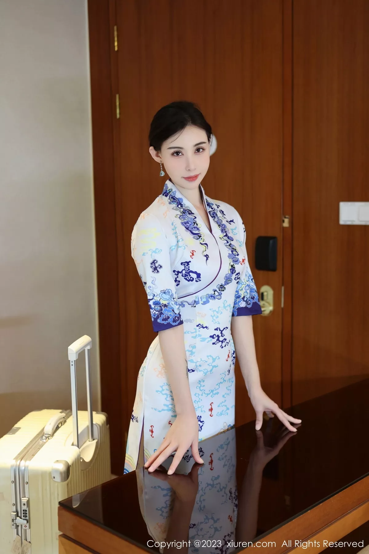 秀人集.com_[XiuRen秀人网]No.7479_模特曼柔性感制服露淡粉色内衣配超薄肉丝秀曼妙身姿诱惑写真102P