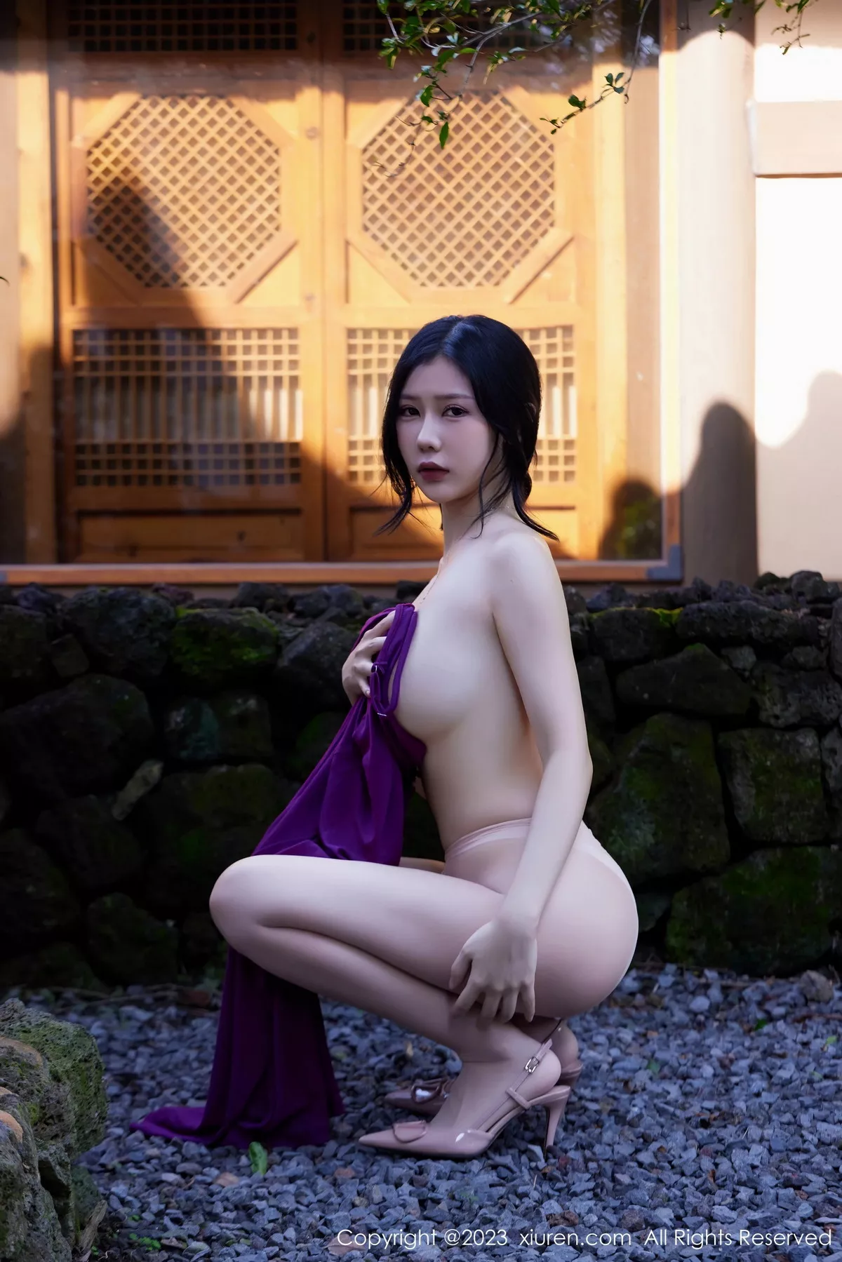 秀人集.com_[XiuRen秀人网]No.7485_模特尹甜甜户外性感紫色吊带裙配超薄肉丝秀完美身材诱惑写真63P