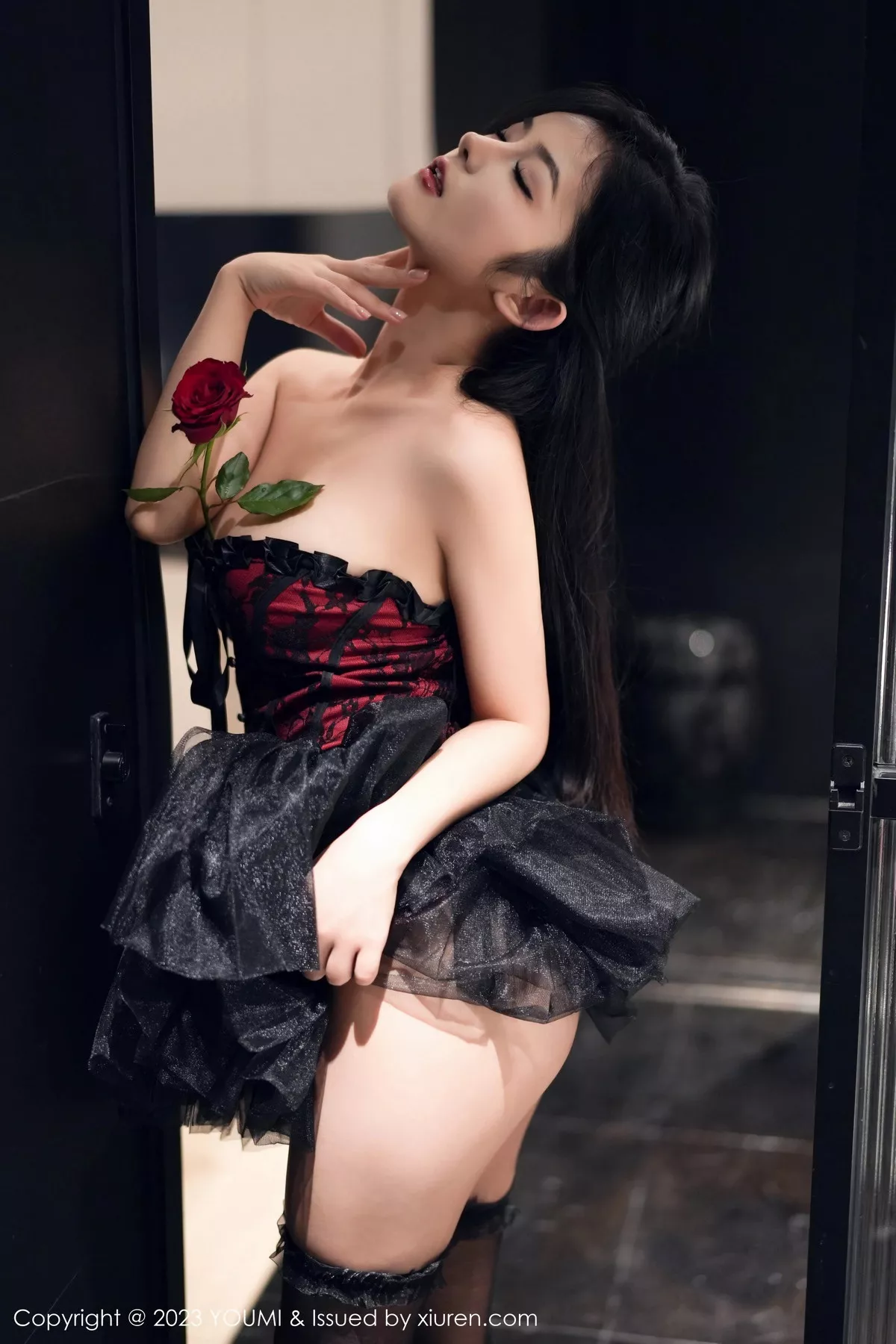 秀人集.com_[YouMi尤蜜荟]Vol.991_模特谭小灵性感黑色露肩情趣服饰配黑丝袜秀丰腴身材诱惑写真74P