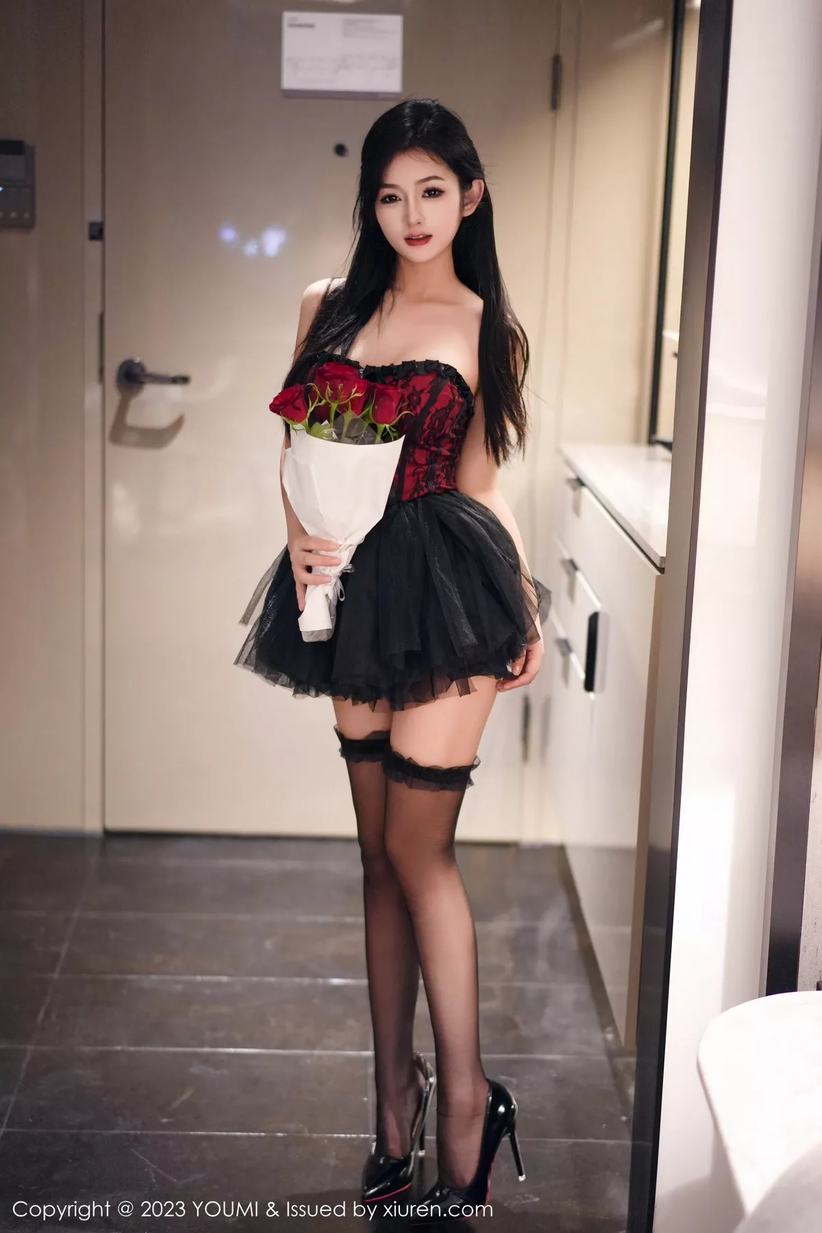 秀人集.com_[YouMi尤蜜荟]Vol.991_模特谭小灵性感黑色露肩情趣服饰配黑丝袜秀丰腴身材诱惑写真74P