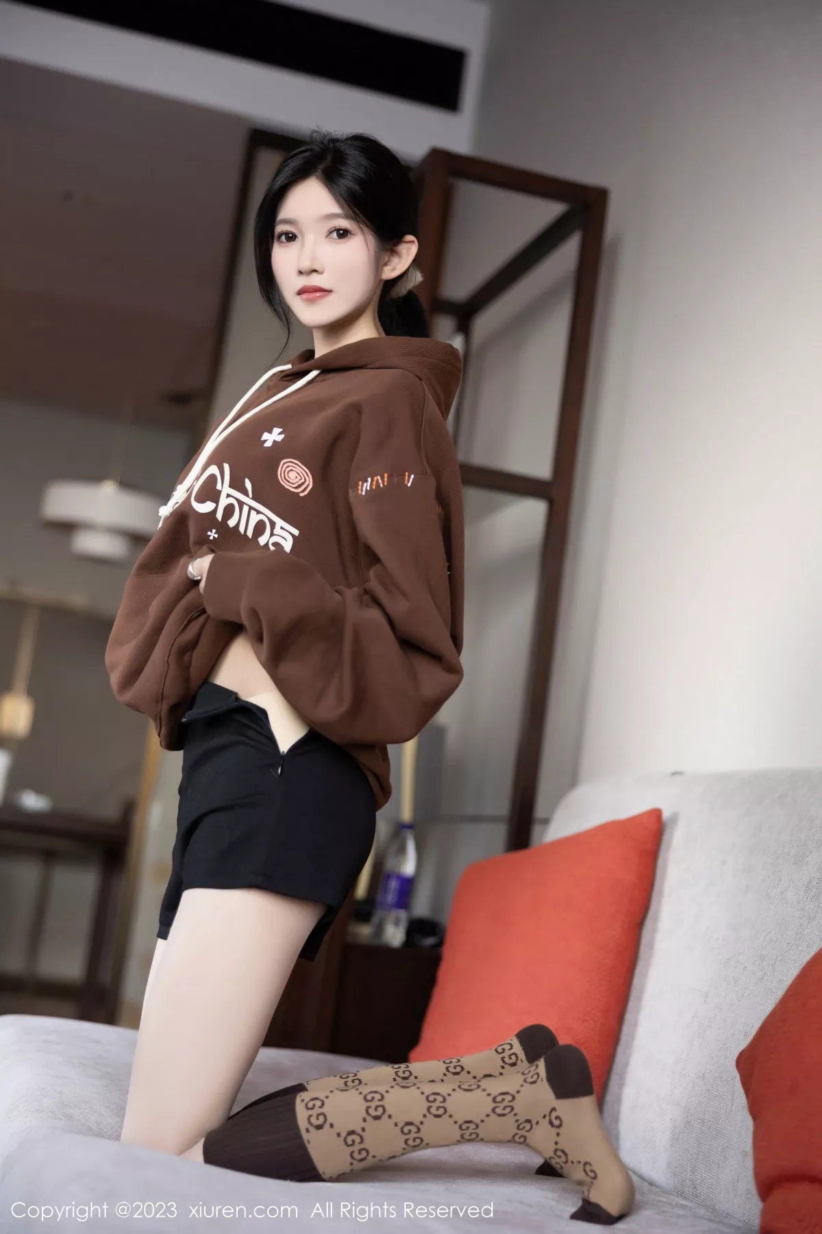 秀人集.com_[XiuRen秀人网]No.7488_模特程程程咖啡色卫衣露淡红内衣配肉丝袜秀曼妙身姿诱惑写真81P