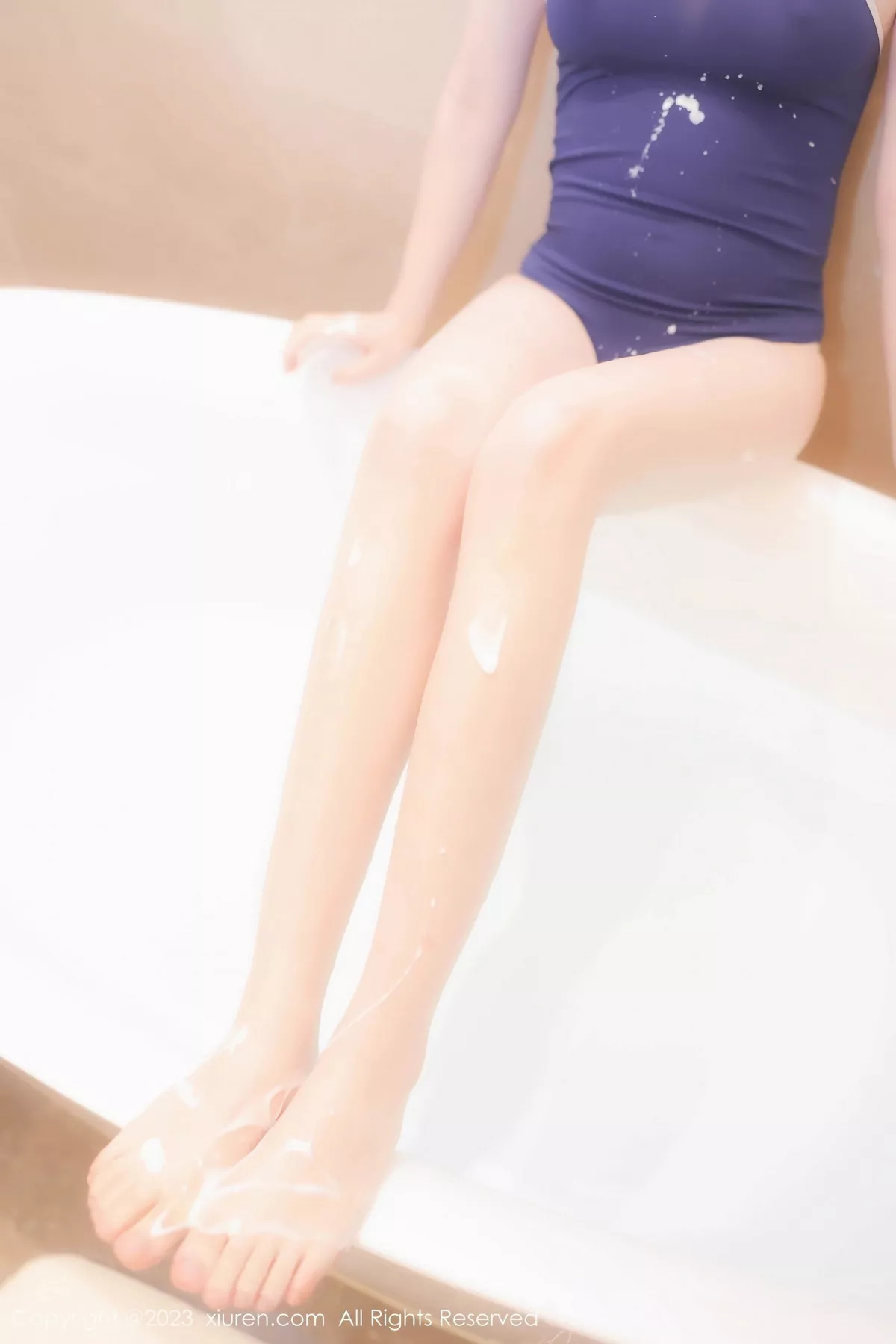 秀人集.com_[XiuRen秀人网]No.7499_模特林悠悠浴室场景性感深蓝吊带高开叉服秀曼妙身姿诱惑写真75P