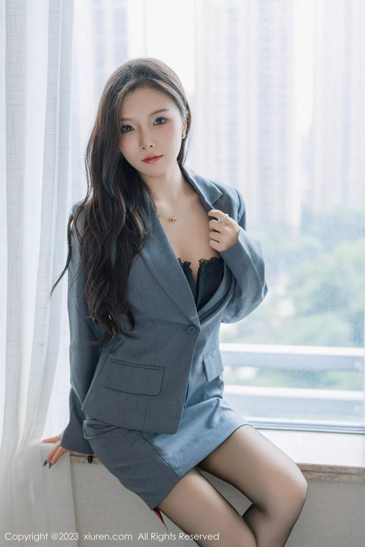 秀人集.com_[XiuRen秀人网]No.7511_模特七七kiko深灰色西服套装露黑色蕾丝内衣配超薄黑丝诱惑写真48P