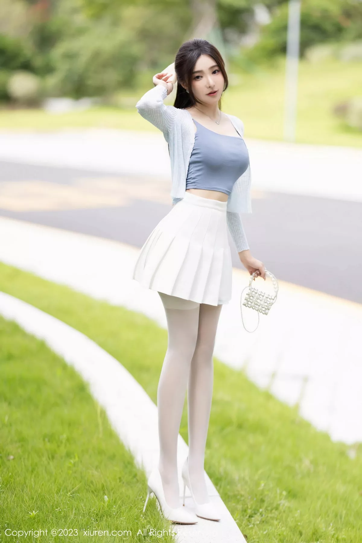 秀人集.com_[XiuRen秀人网]No.7515_女神王馨瑶yanni性感浅色服饰配短裙露白丝吊袜秀美腿诱惑写真82P