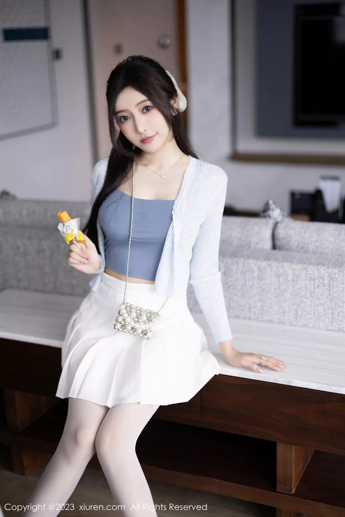 秀人集.com_[XiuRen秀人网]No.7515_女神王馨瑶yanni性感浅色服饰配短裙露白丝吊袜秀美腿诱惑写真82P