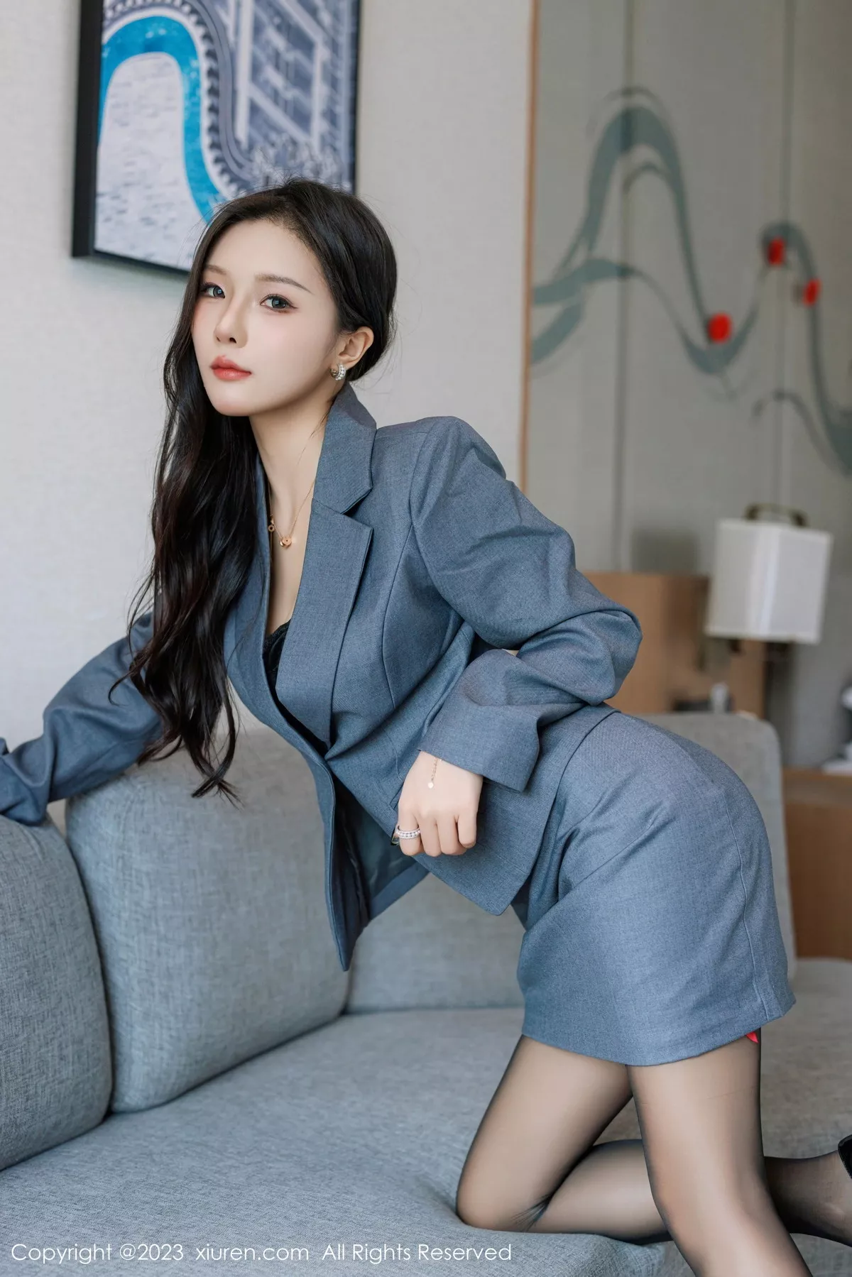 秀人集.com_[XiuRen秀人网]No.7511_模特七七kiko深灰色西服套装露黑色蕾丝内衣配超薄黑丝诱惑写真48P