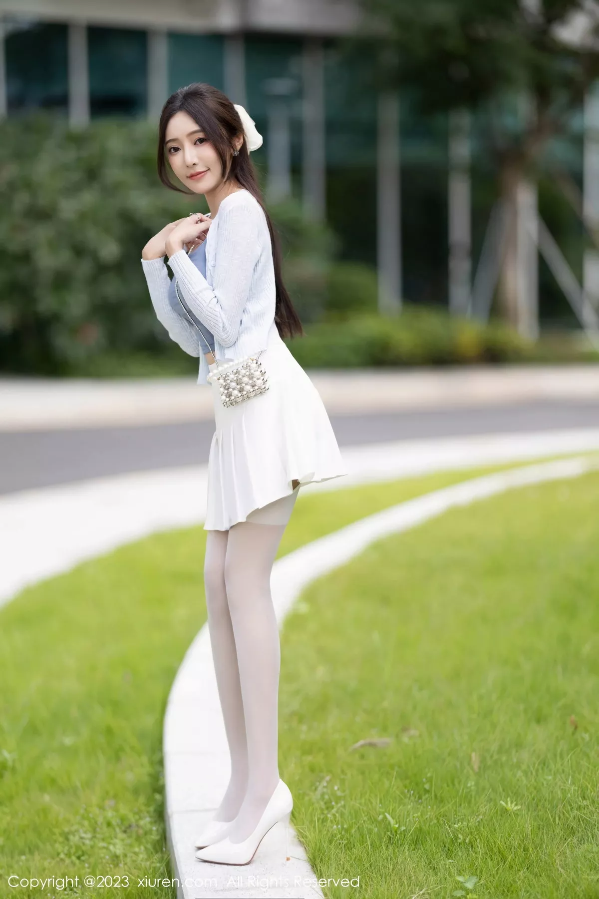 秀人集.com_[XiuRen秀人网]No.7515_女神王馨瑶yanni性感浅色服饰配短裙露白丝吊袜秀美腿诱惑写真82P