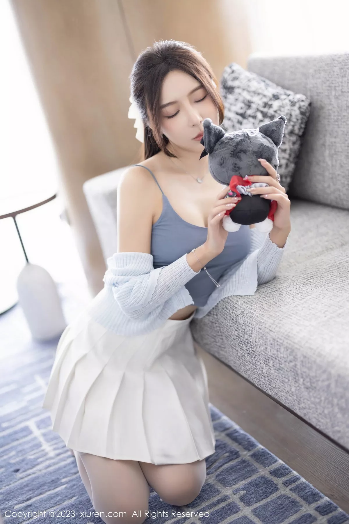 秀人集.com_[XiuRen秀人网]No.7515_女神王馨瑶yanni性感浅色服饰配短裙露白丝吊袜秀美腿诱惑写真82P