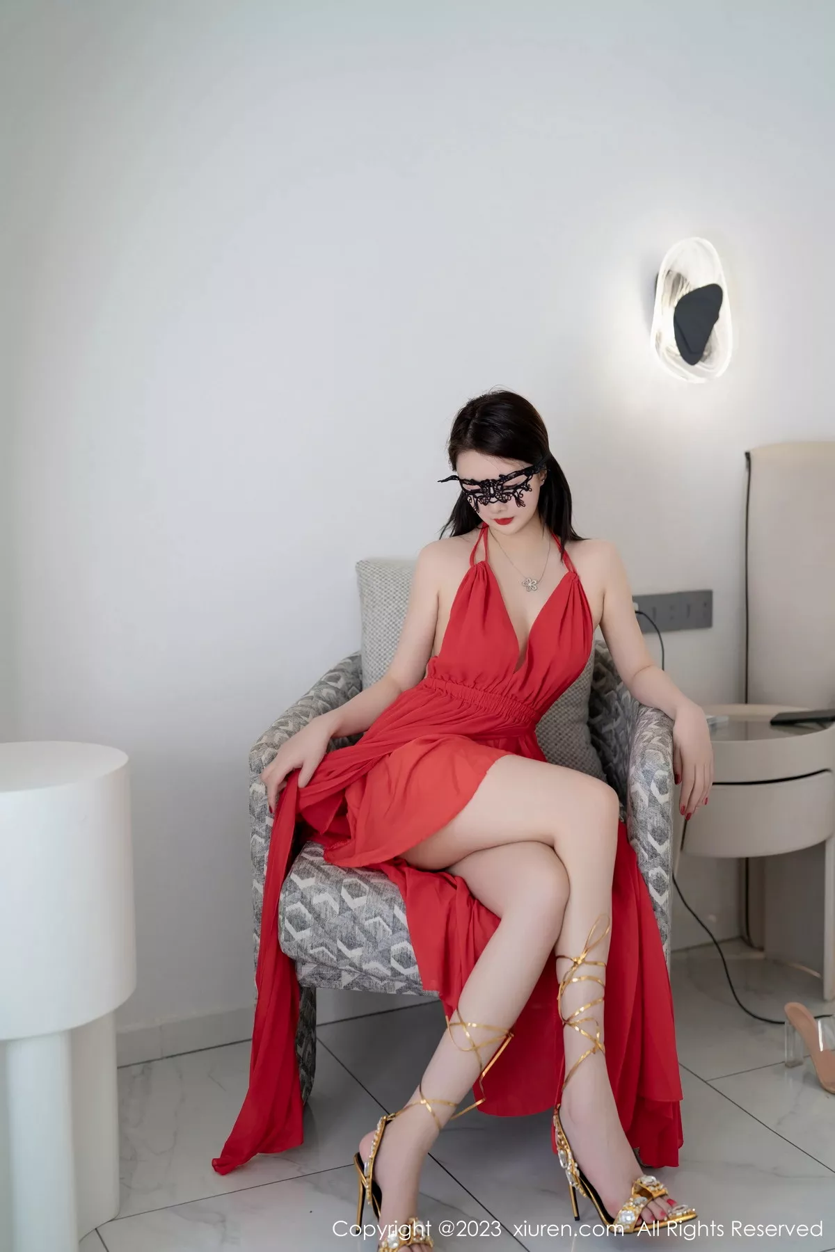 秀人集.com_[XiuRen秀人网]No.7517_模特Summer宝宝红色露肩连衣长裙配肉丝袜秀曼妙身姿诱惑写真62P