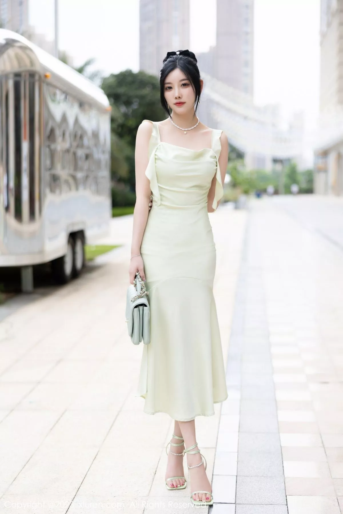 秀人集.com_[XiuRen秀人网]No.7410_女神杨晨晨Yome淡绿连衣长裙+轻透薄纱情趣旗袍惹火诱惑写真82P