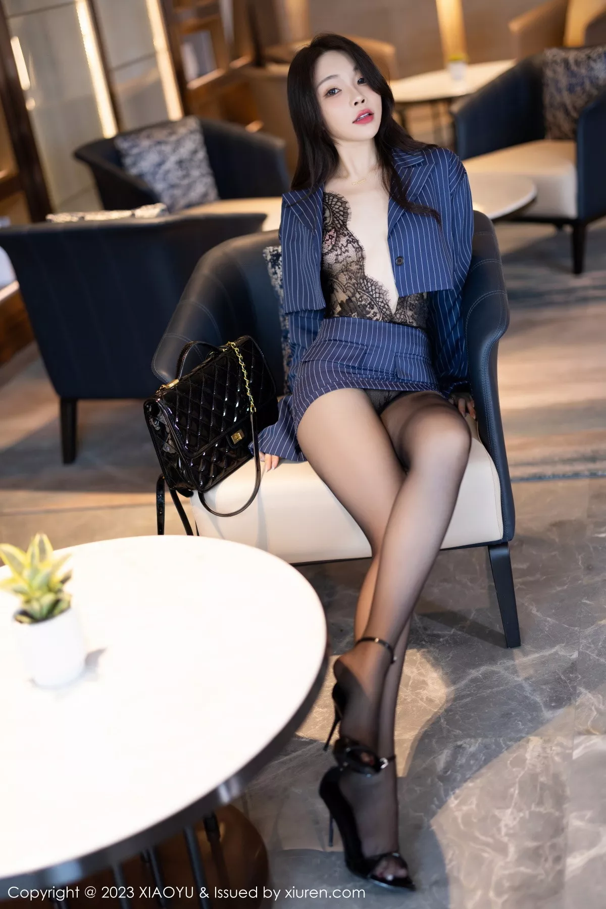 秀人集.com_[XiaoYu画语界]Vol.1114_女神徐莉芝Booty黑色薄纱情趣服配超薄黑丝秀曼妙身姿诱惑写真90P