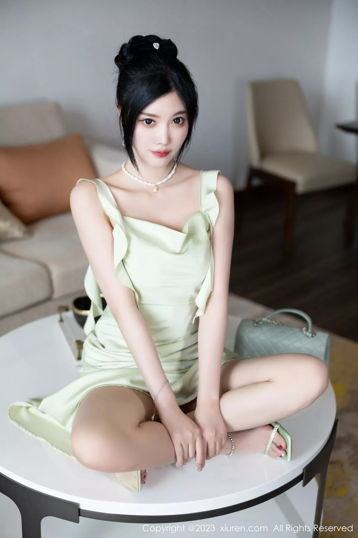 秀人集.com_[XiuRen秀人网]No.7410_女神杨晨晨Yome淡绿连衣长裙+轻透薄纱情趣旗袍惹火诱惑写真82P