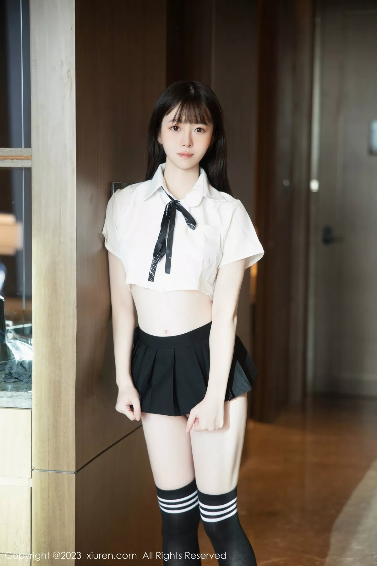 秀人集.com_[XiuRen秀人网]No.7534_模特林悠悠性感短款白T配黑色短裙半撩秀翘臀美腿惹火诱惑写真81P