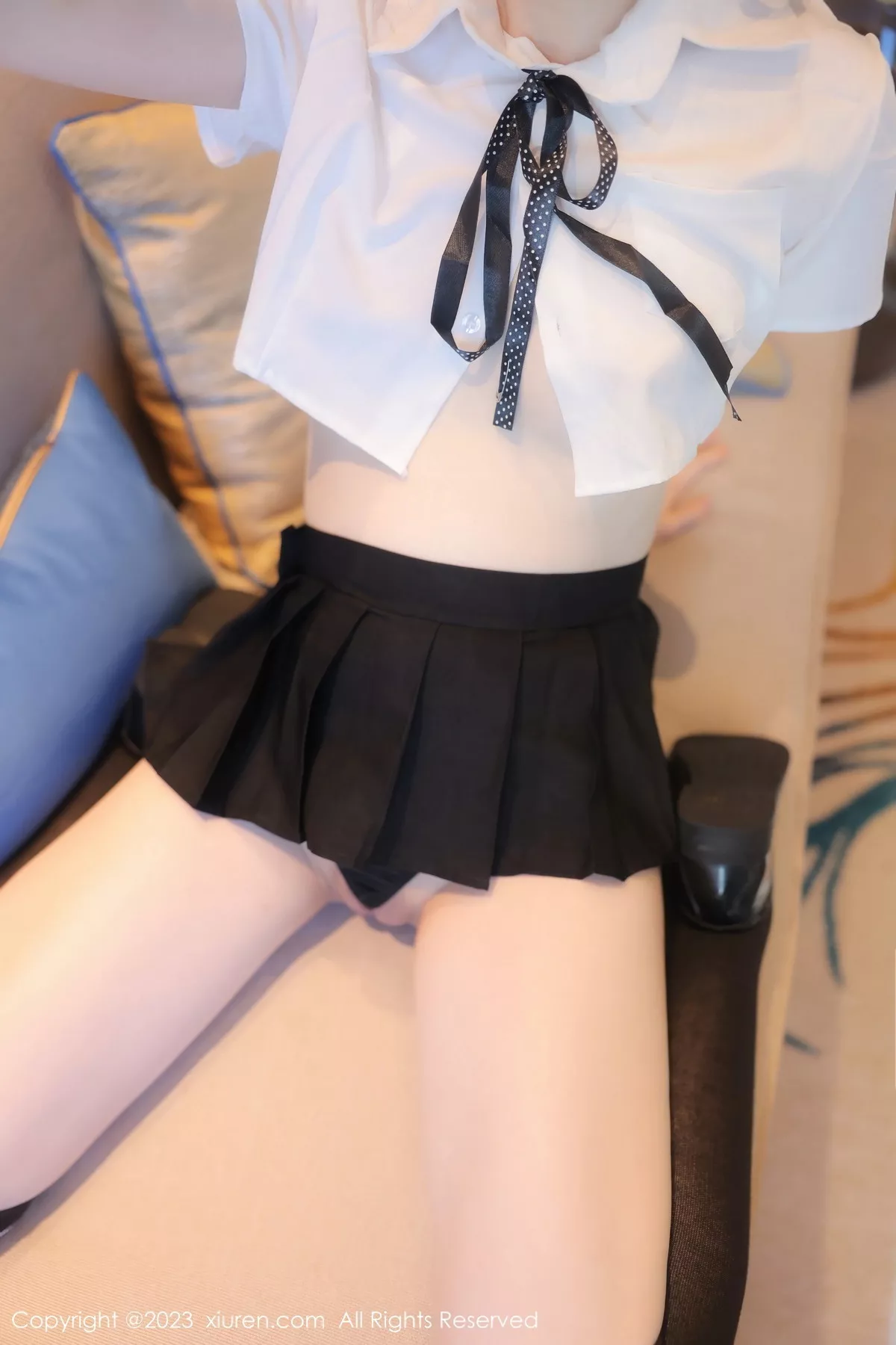 秀人集.com_[XiuRen秀人网]No.7534_模特林悠悠性感短款白T配黑色短裙半撩秀翘臀美腿惹火诱惑写真81P