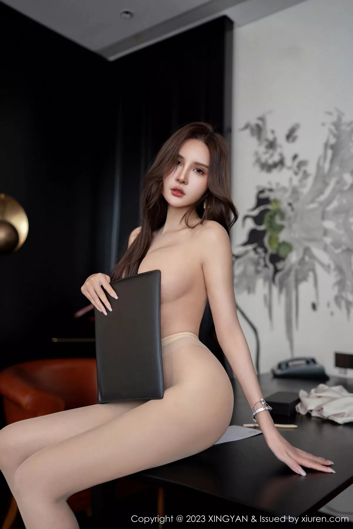 秀人集.com_[XINGYAN星颜社]VOL.213_女神Emily尹菲性感浅色珍珠白套装露粉色蕾丝内衣惹火诱惑写真81P