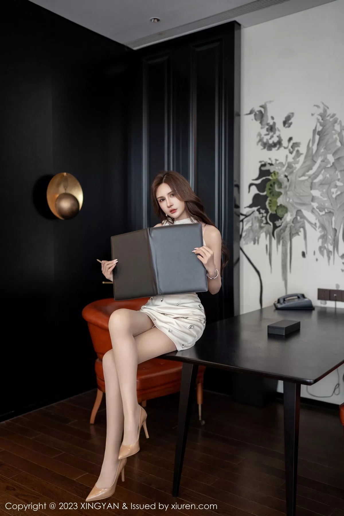 秀人集.com_[XINGYAN星颜社]VOL.213_女神Emily尹菲性感浅色珍珠白套装露粉色蕾丝内衣惹火诱惑写真81P