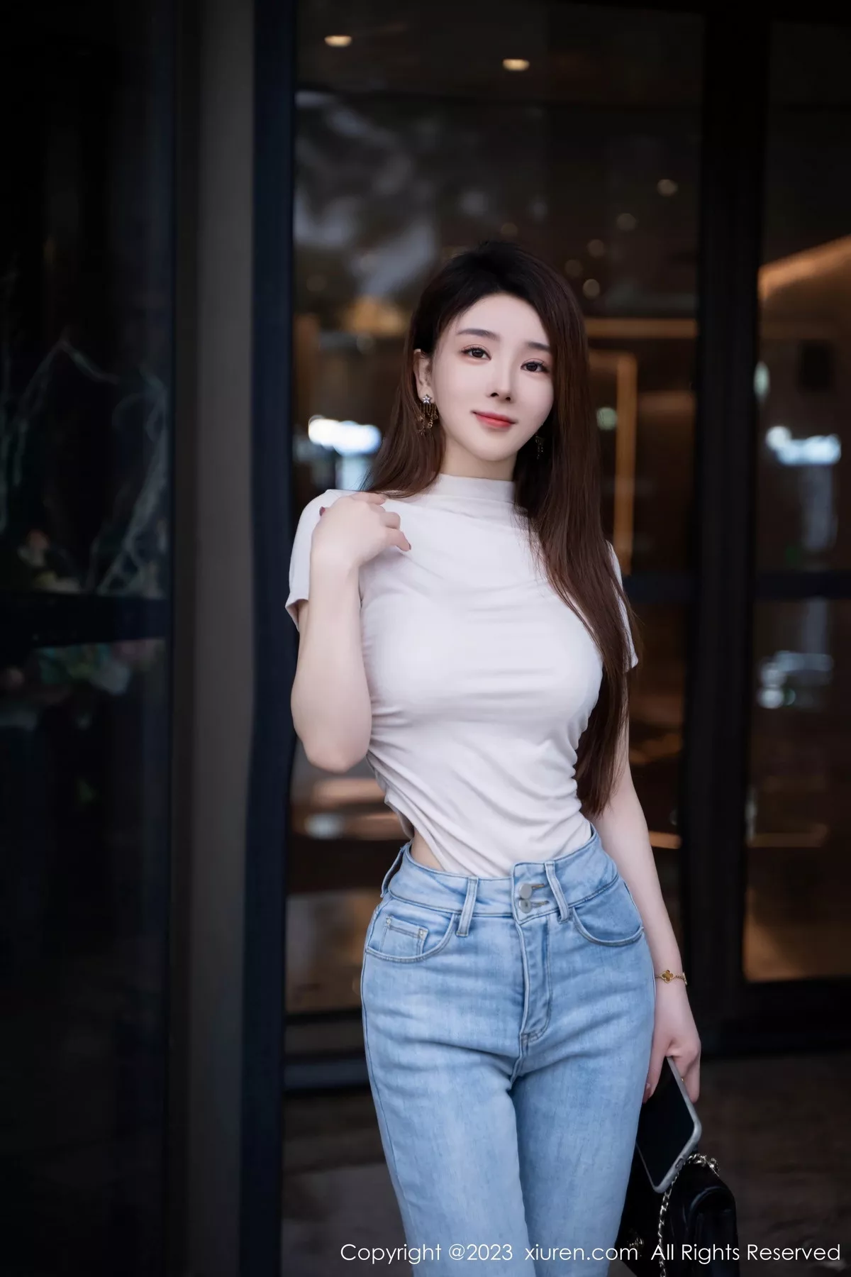 秀人集.com_[XiuRen秀人网]No.7586_新人模特雨儿baby性感浅色衣配牛仔裤半脱秀丰腴身材诱惑写真71P