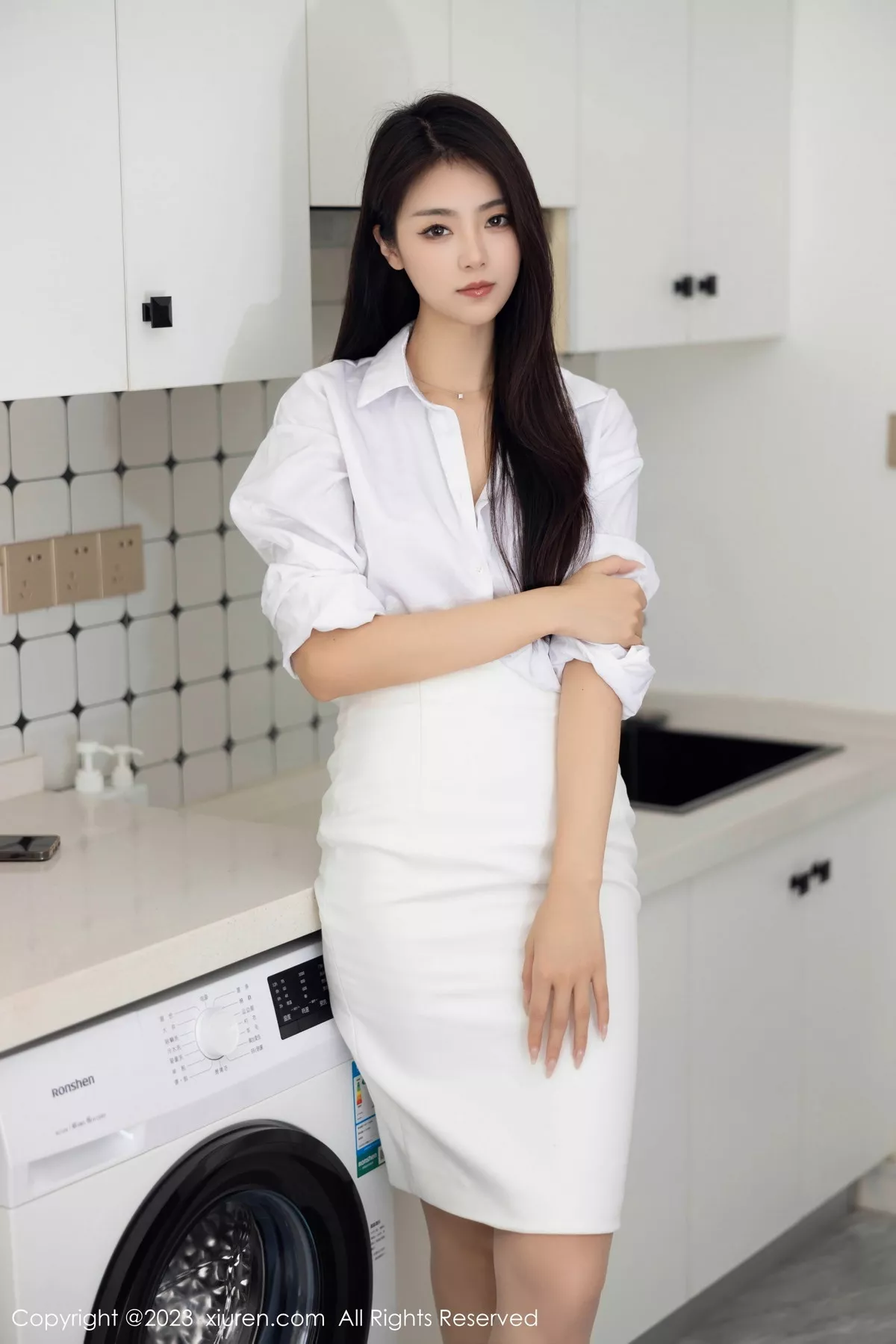 秀人集.com_[XiuRen秀人网]No.7601_模特可乐Vicky性感白T配白短裙露原色丝袜秀完美身材诱惑写真95P