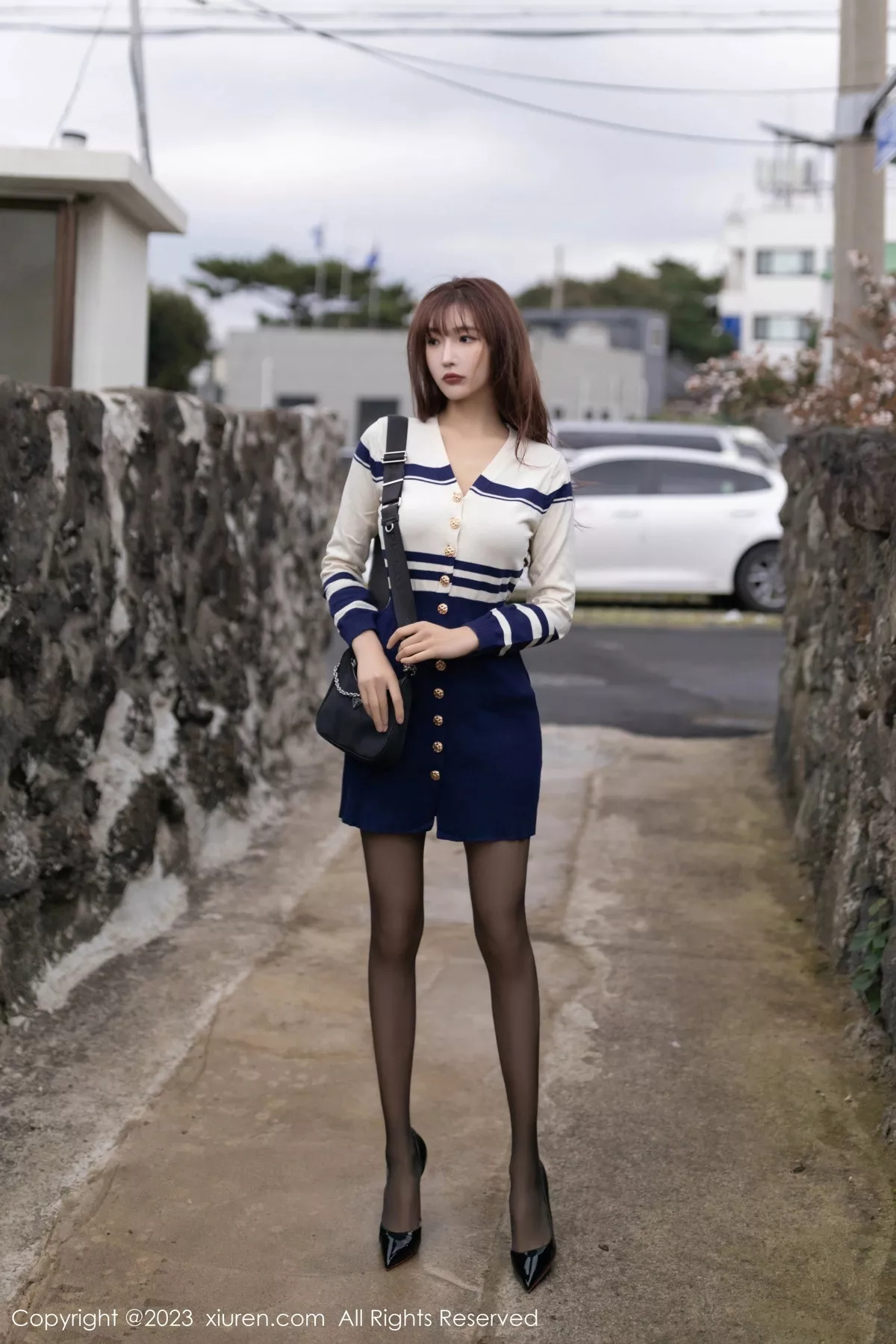 秀人集.com_[XiuRen秀人网]No.7606_模特陆萱萱蓝白拼色连衣短裙露玫红色内衣配超薄黑丝性感写真79P