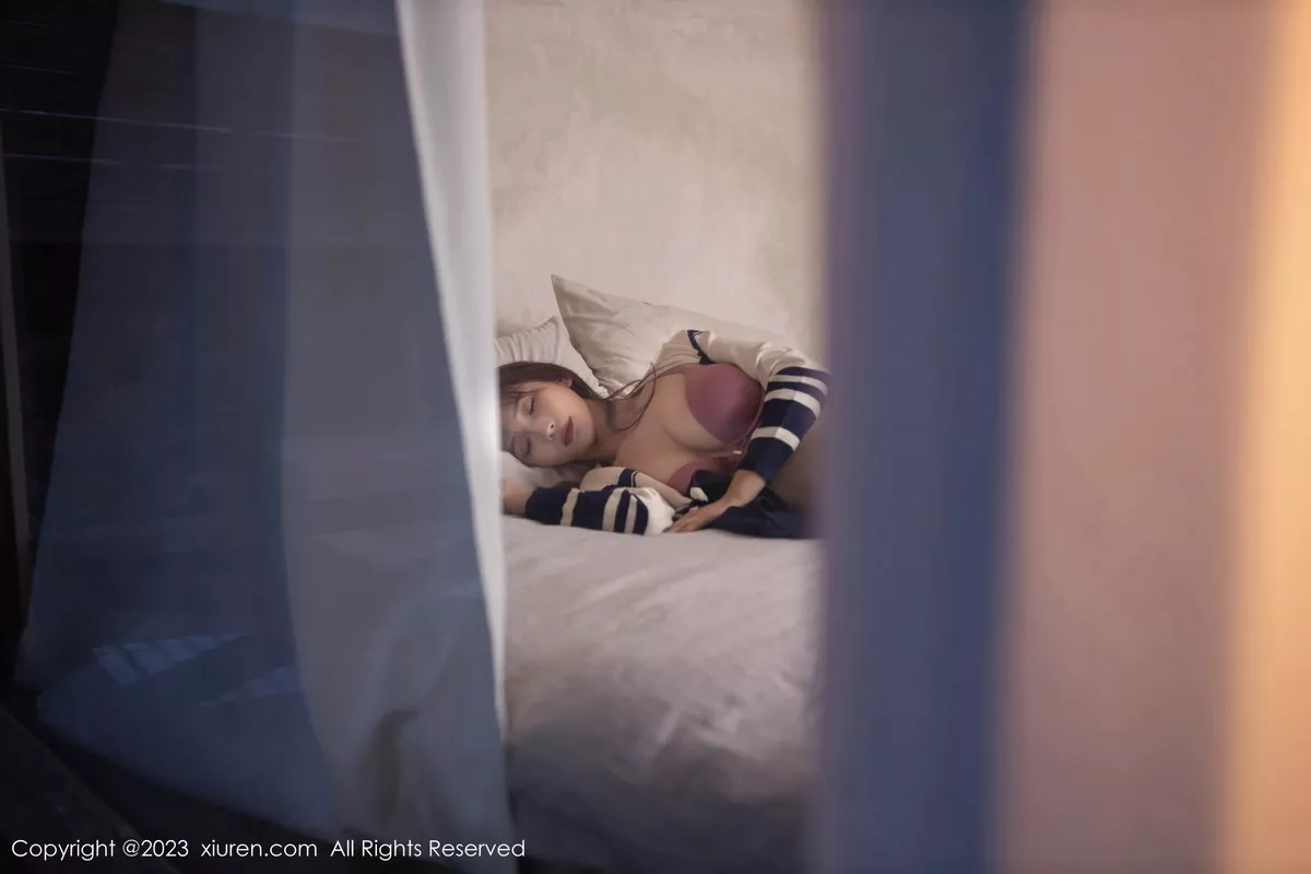 秀人集.com_[XiuRen秀人网]No.7606_模特陆萱萱蓝白拼色连衣短裙露玫红色内衣配超薄黑丝性感写真79P