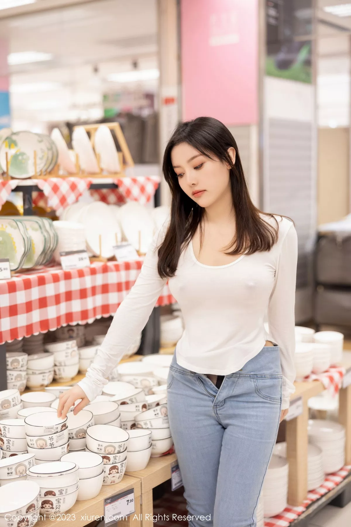 秀人集.com_[XiuRen秀人网]No.7616_模特豆瓣酱超市场景性感白T配牛仔裤半脱秀丰满身材诱惑写真84P