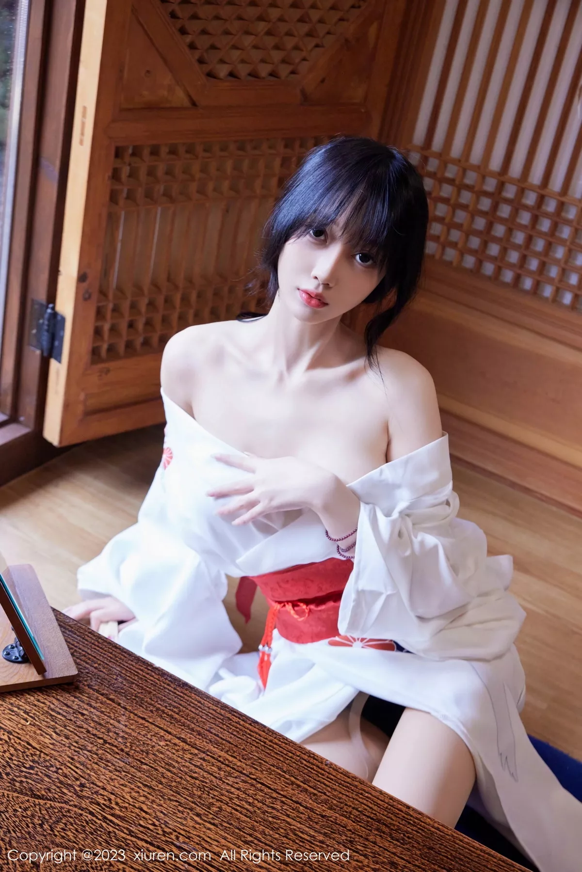 秀人集.com_[XiuRen秀人网]No.7610_模特玥儿玥er性感白色日式和服配开档肉丝秀完美身材诱惑写真60P