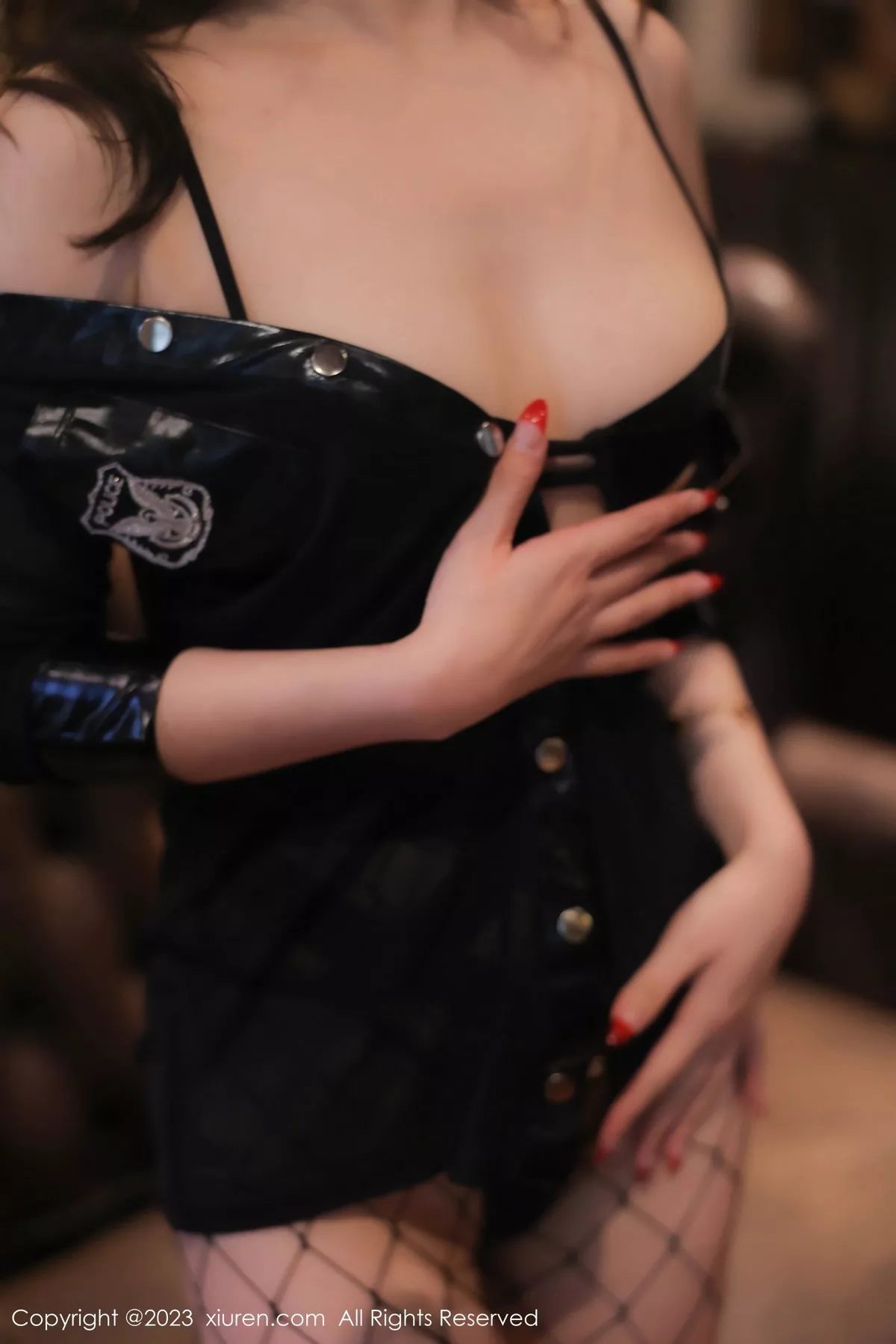 秀人集.com_[XiuRen秀人网]No.7607_新人模特Nanyo黑色露背连衣裙配黑丝渔网秀曼妙身姿诱惑写真54P