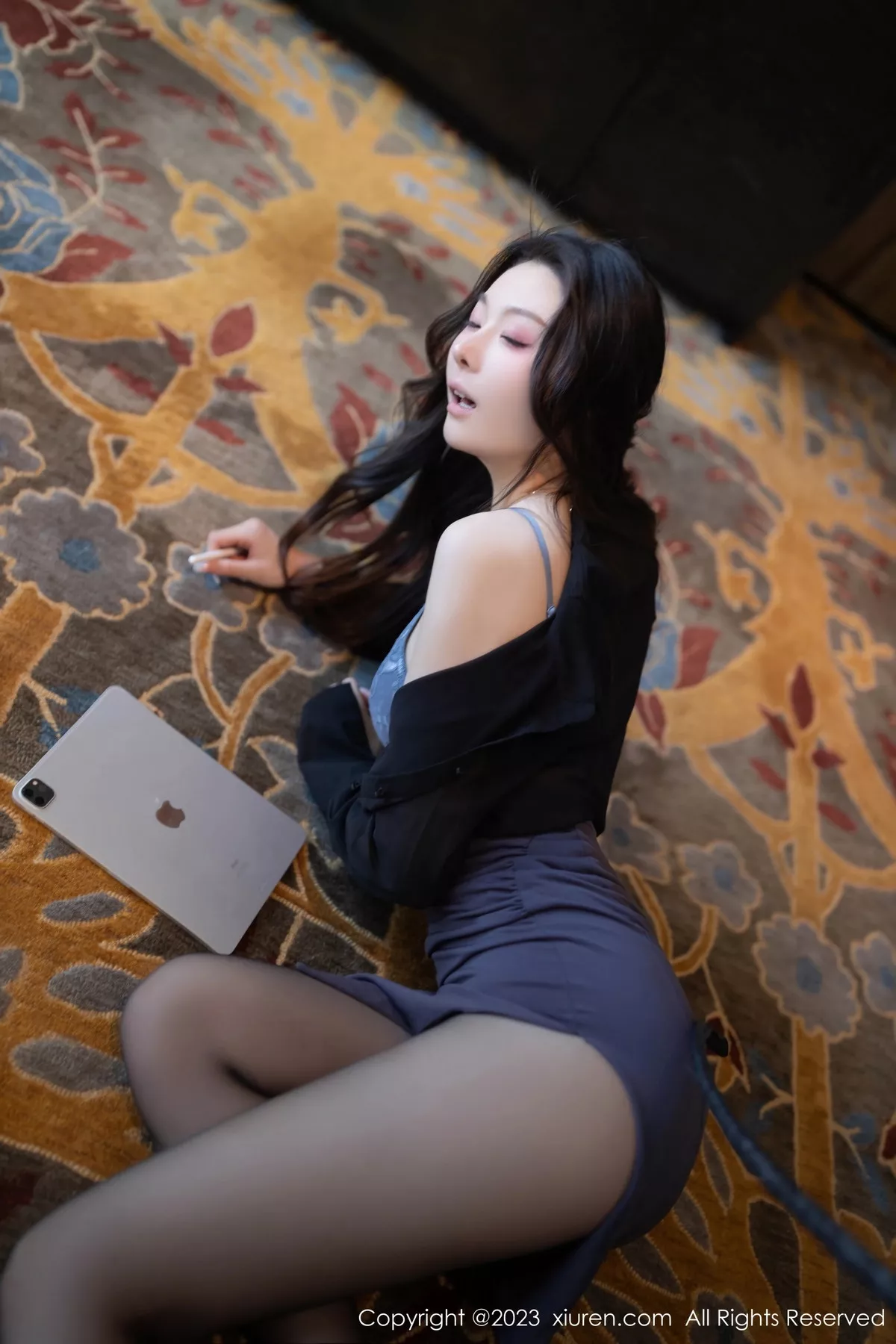 秀人集.com_[XiuRen秀人网]No.7542_模特小逗逗性感黑色OL装露蓝灰色蕾丝内衣配超薄黑丝诱惑写真78P