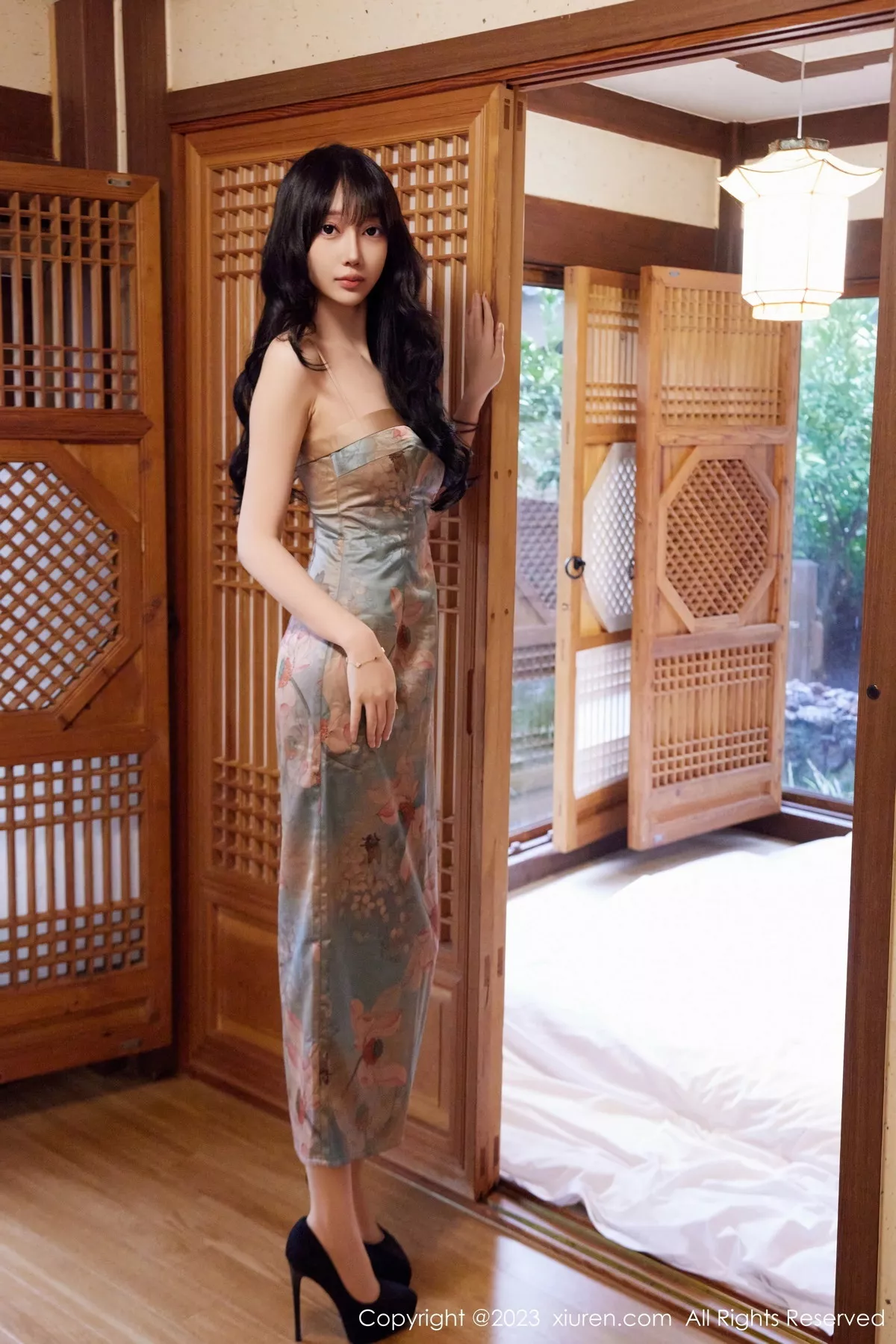 秀人集.com_[XiuRen秀人网]No.7539_模特玥儿玥er性感暖灰连衣短裙配原色丝袜秀曼妙身姿诱惑写真54P