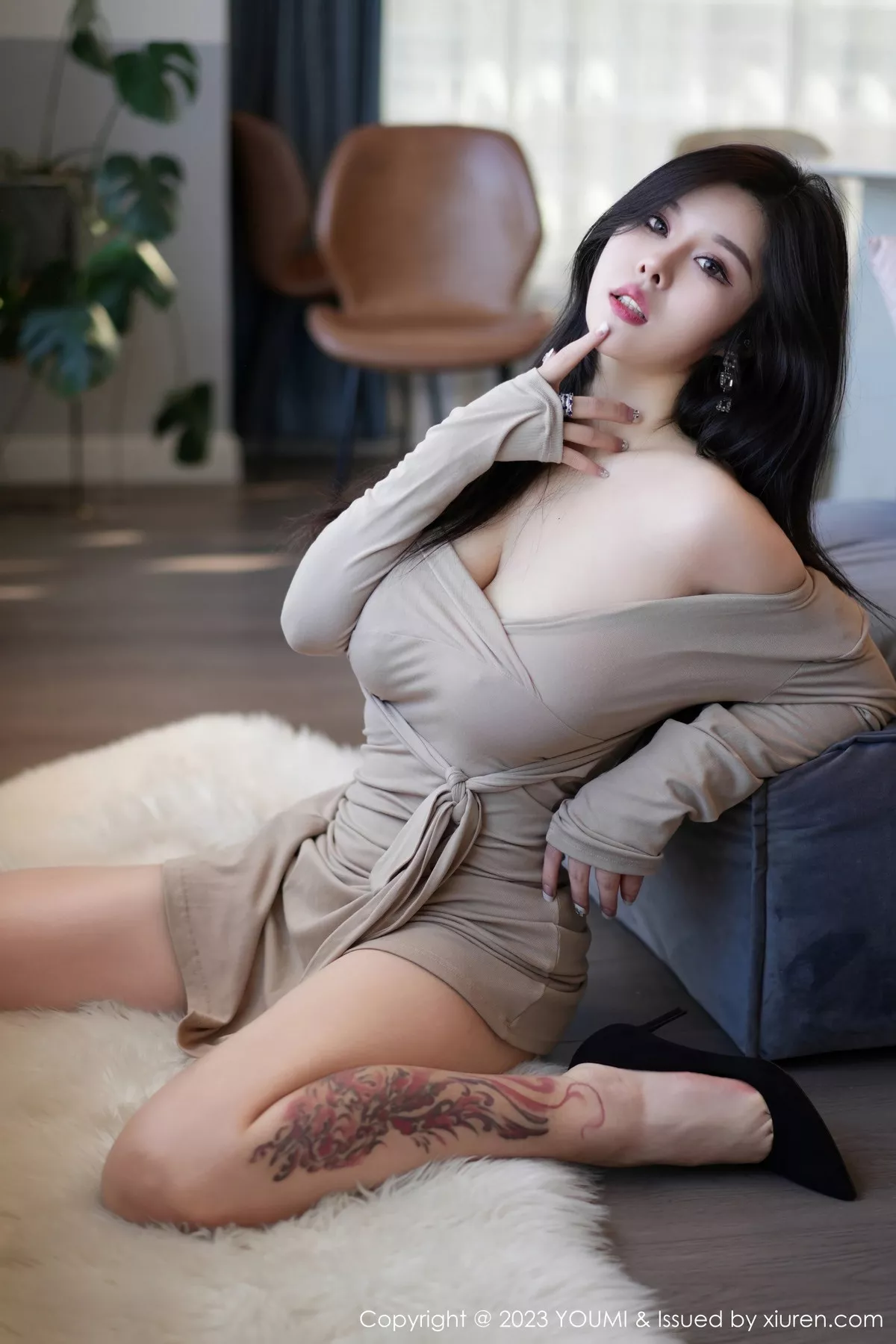 秀人集.com_[YouMi尤蜜荟]Vol.1000_模特周思乔Betty浅暖色连衣短裙配超薄肉丝秀凹凸身材诱惑写真76P