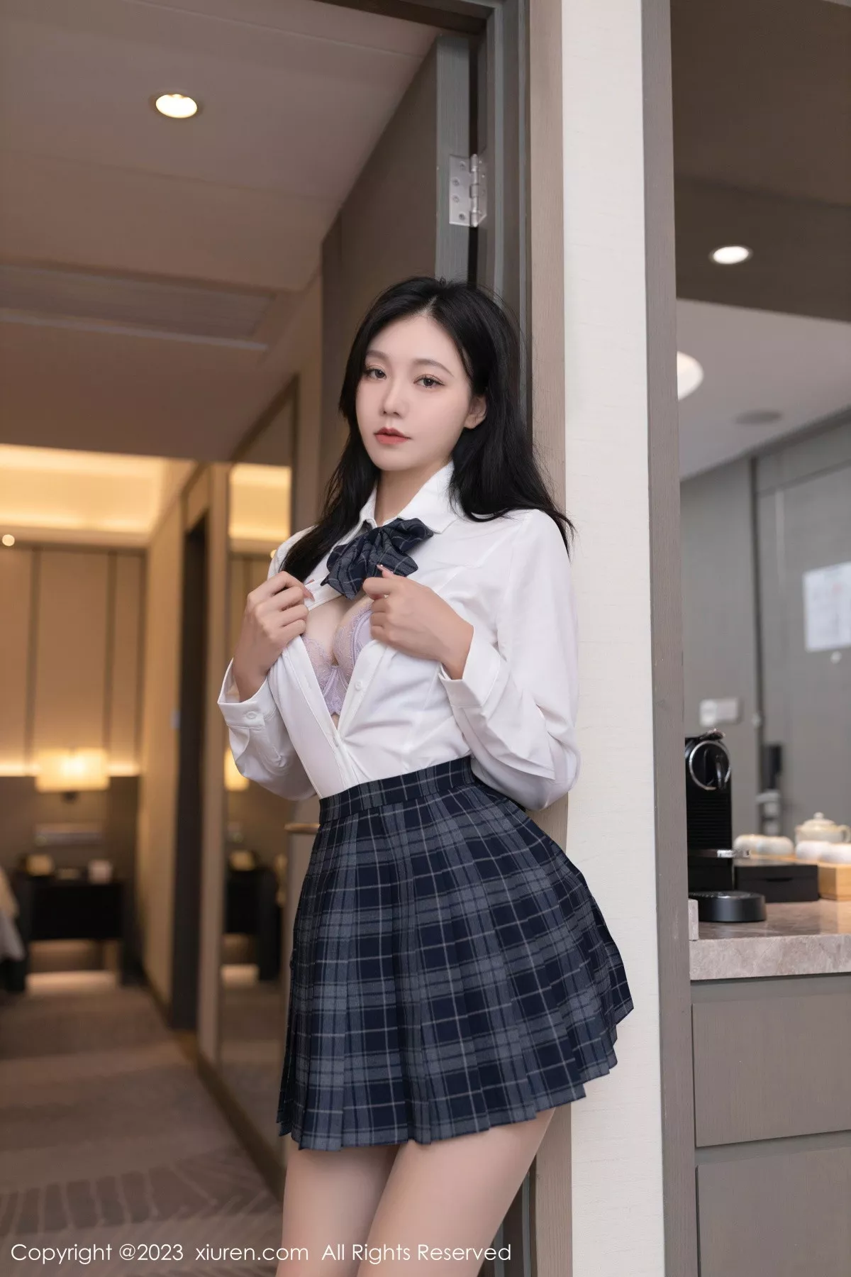 秀人集.com_[XiuRen秀人网]No.7626_模特安然anran性感白T配格子裙露紫色内衣配开档肉丝诱惑写真80P