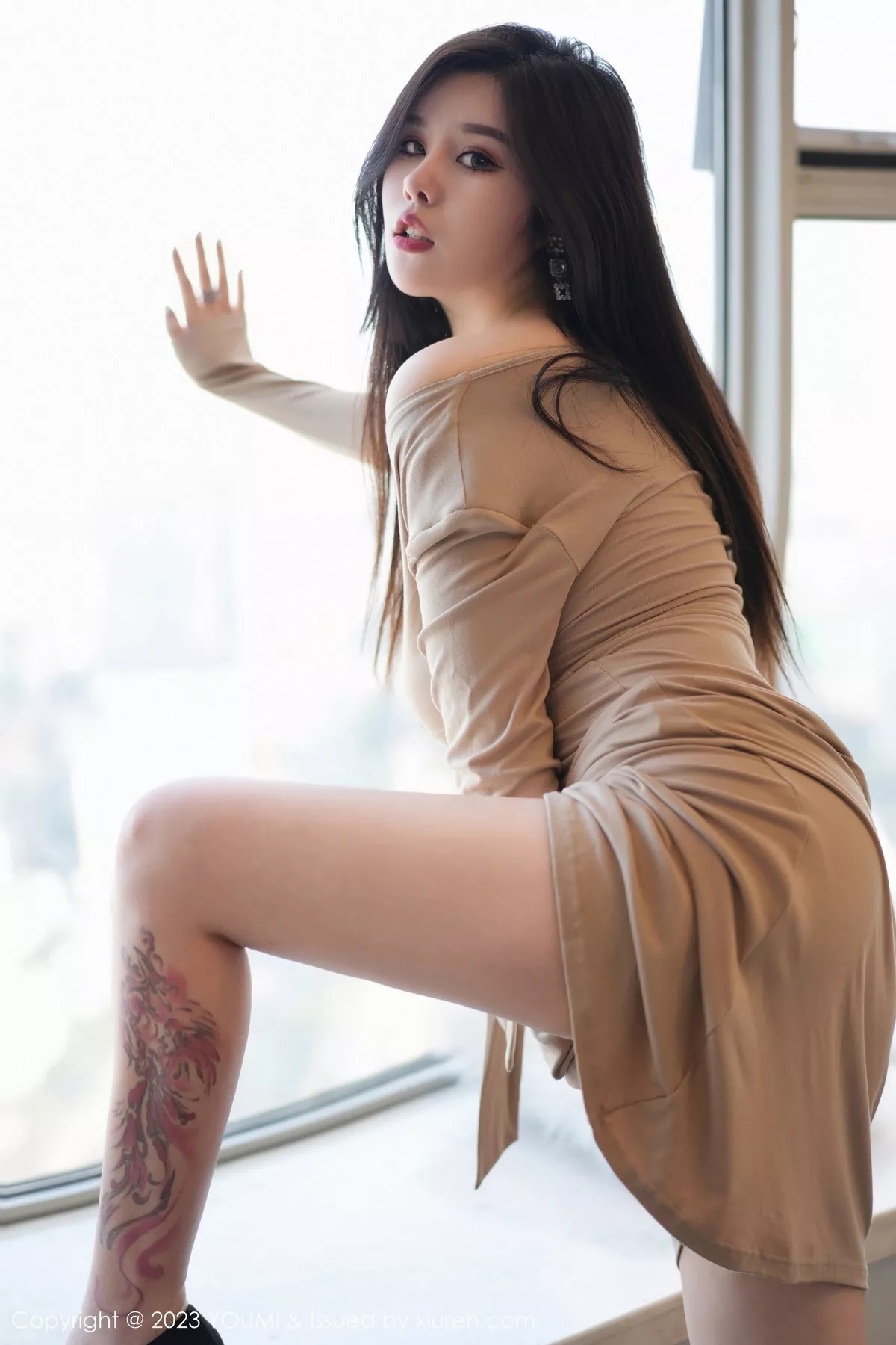 秀人集.com_[YouMi尤蜜荟]Vol.1000_模特周思乔Betty浅暖色连衣短裙配超薄肉丝秀凹凸身材诱惑写真76P