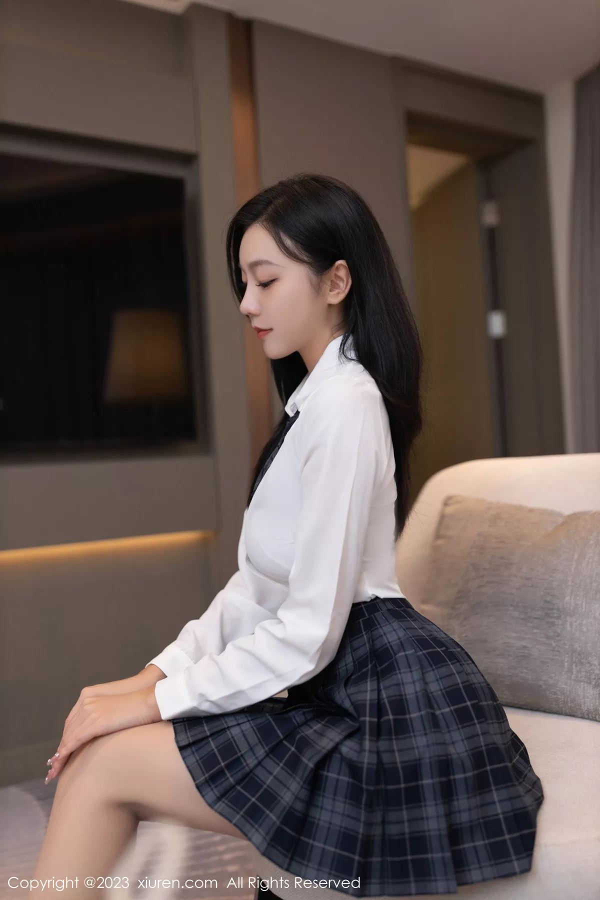 秀人集.com_[XiuRen秀人网]No.7626_模特安然anran性感白T配格子裙露紫色内衣配开档肉丝诱惑写真80P