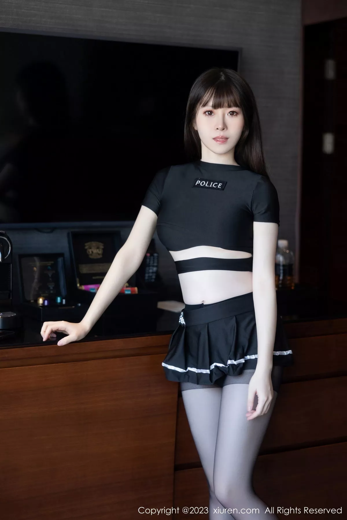 秀人集.com_[XiuRen秀人网]No.7637_模特林悠悠性感黑色上衣配黑短裙露开档黑丝秀曼妙身姿诱惑写真98P